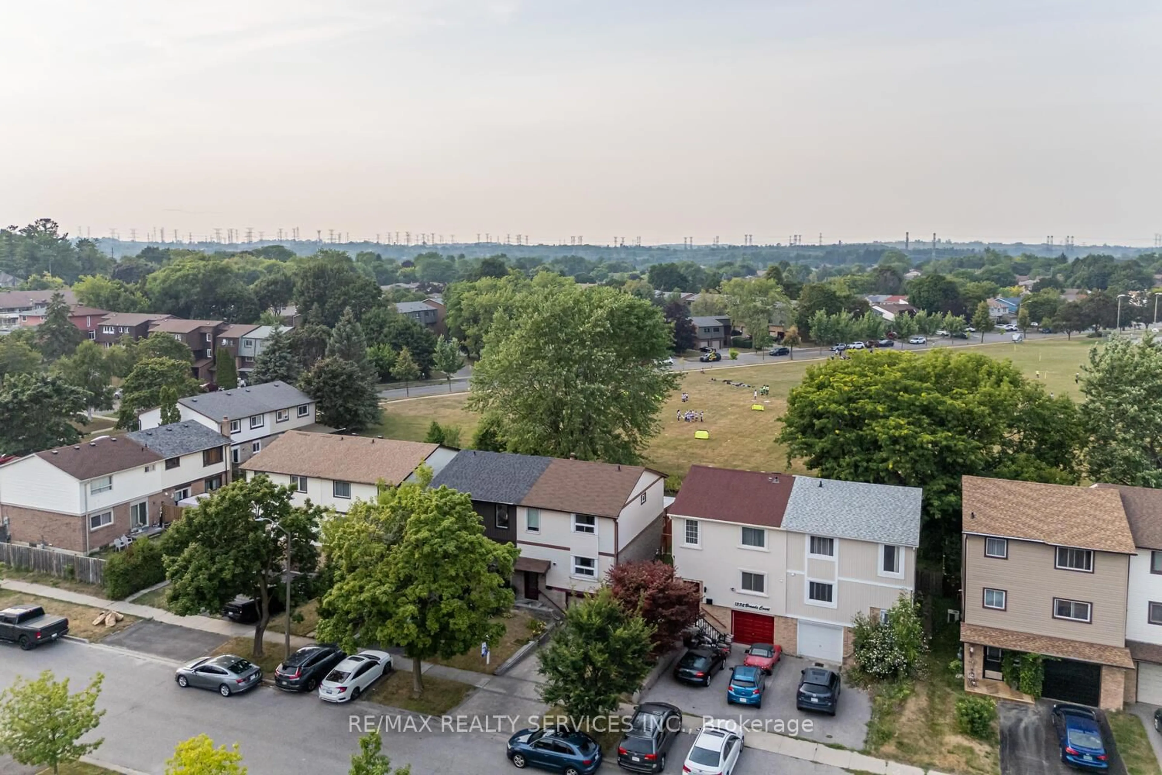 A pic from outside/outdoor area/front of a property/back of a property/a pic from drone, city buildings view from balcony for 1330 Brands Crt, Pickering Ontario L1V 2V4