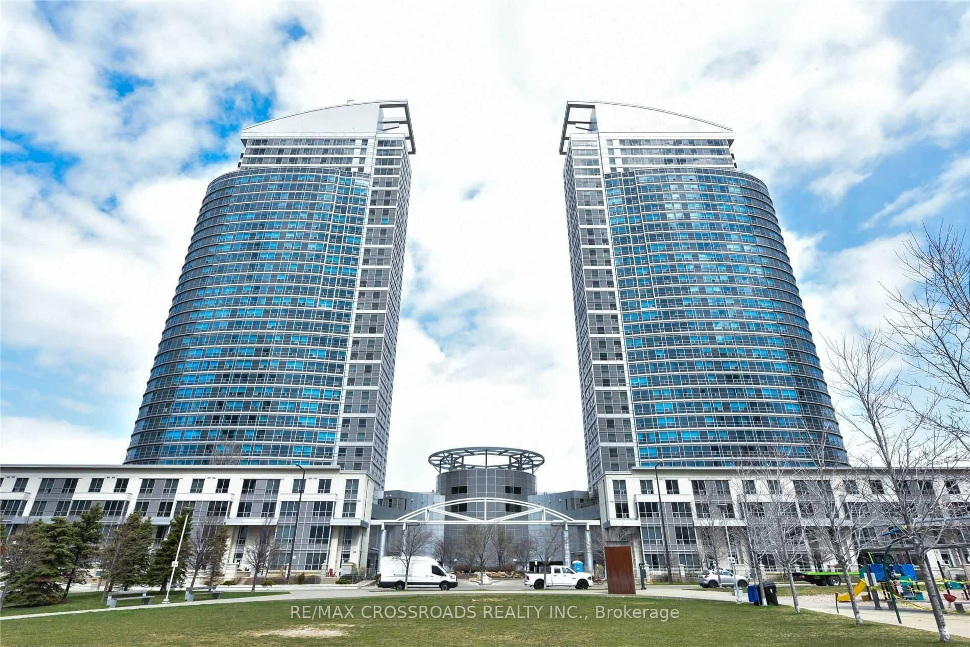 Indoor foyer for 38 Lee Centre Dr #2115, Toronto Ontario M1H 3J7