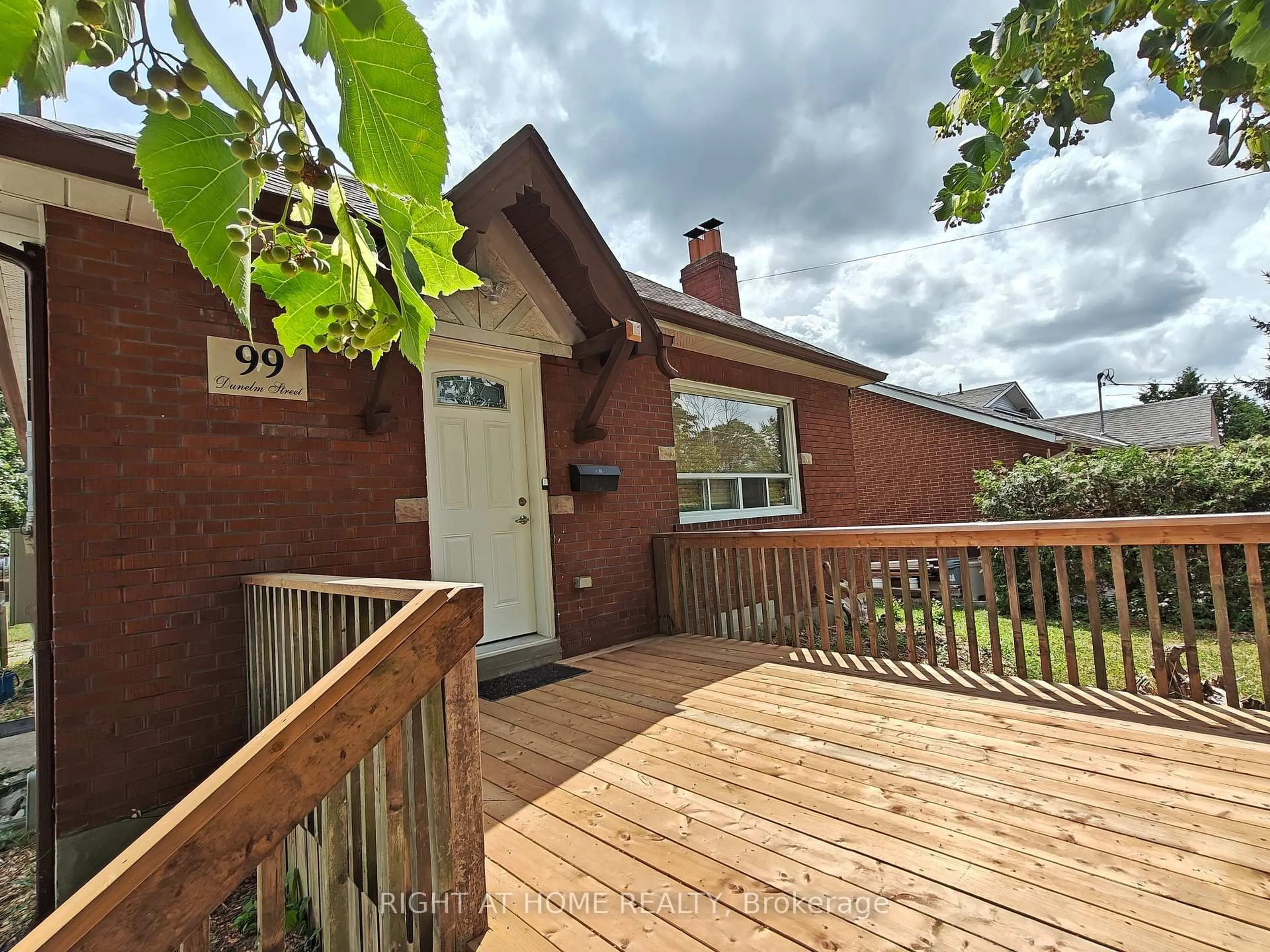 A pic from outside/outdoor area/front of a property/back of a property/a pic from drone, street for 99 Dunelm St, Toronto Ontario M1J 3G3