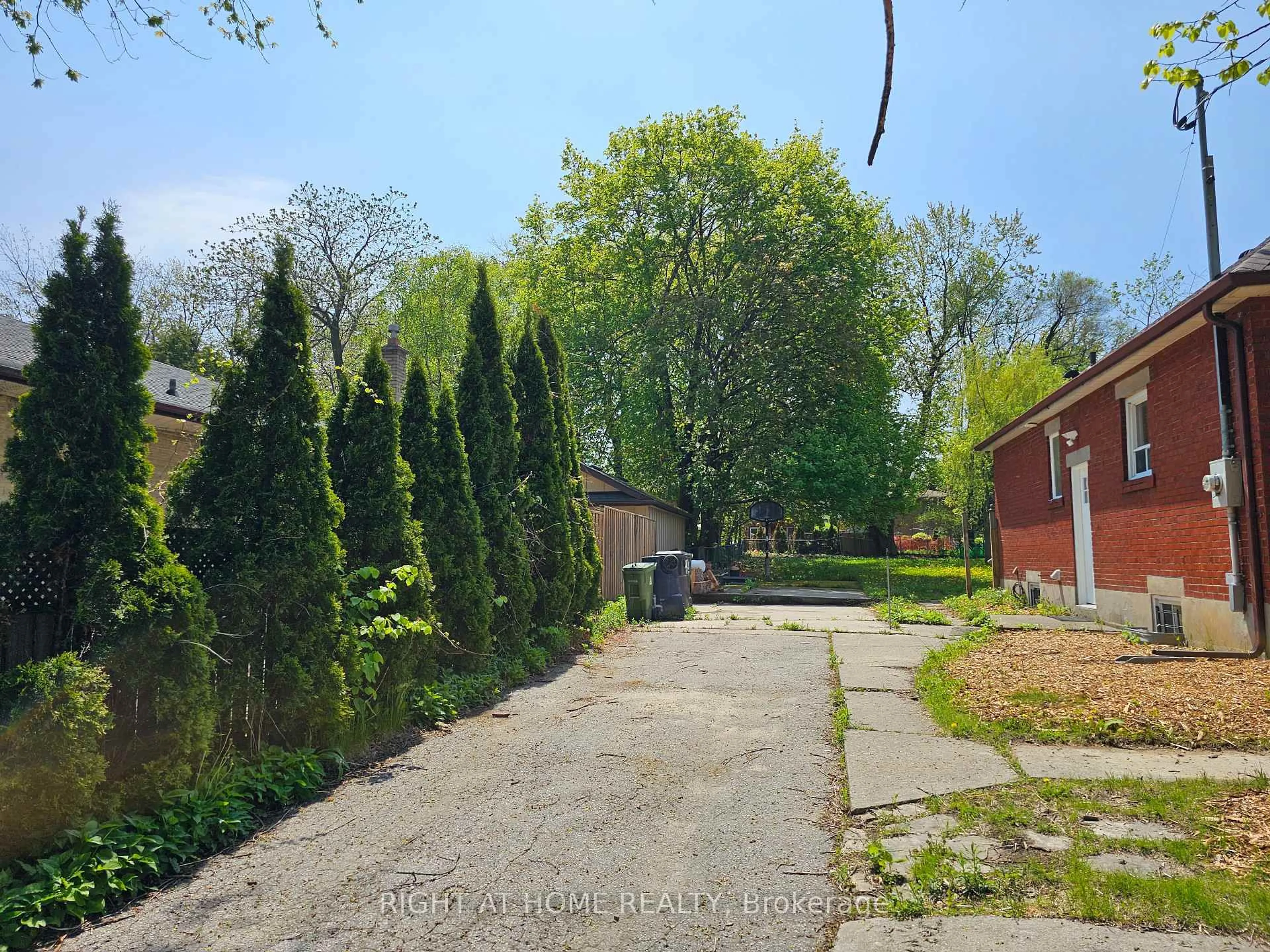 A pic from outside/outdoor area/front of a property/back of a property/a pic from drone, street for 99 Dunelm St, Toronto Ontario M1J 3G3