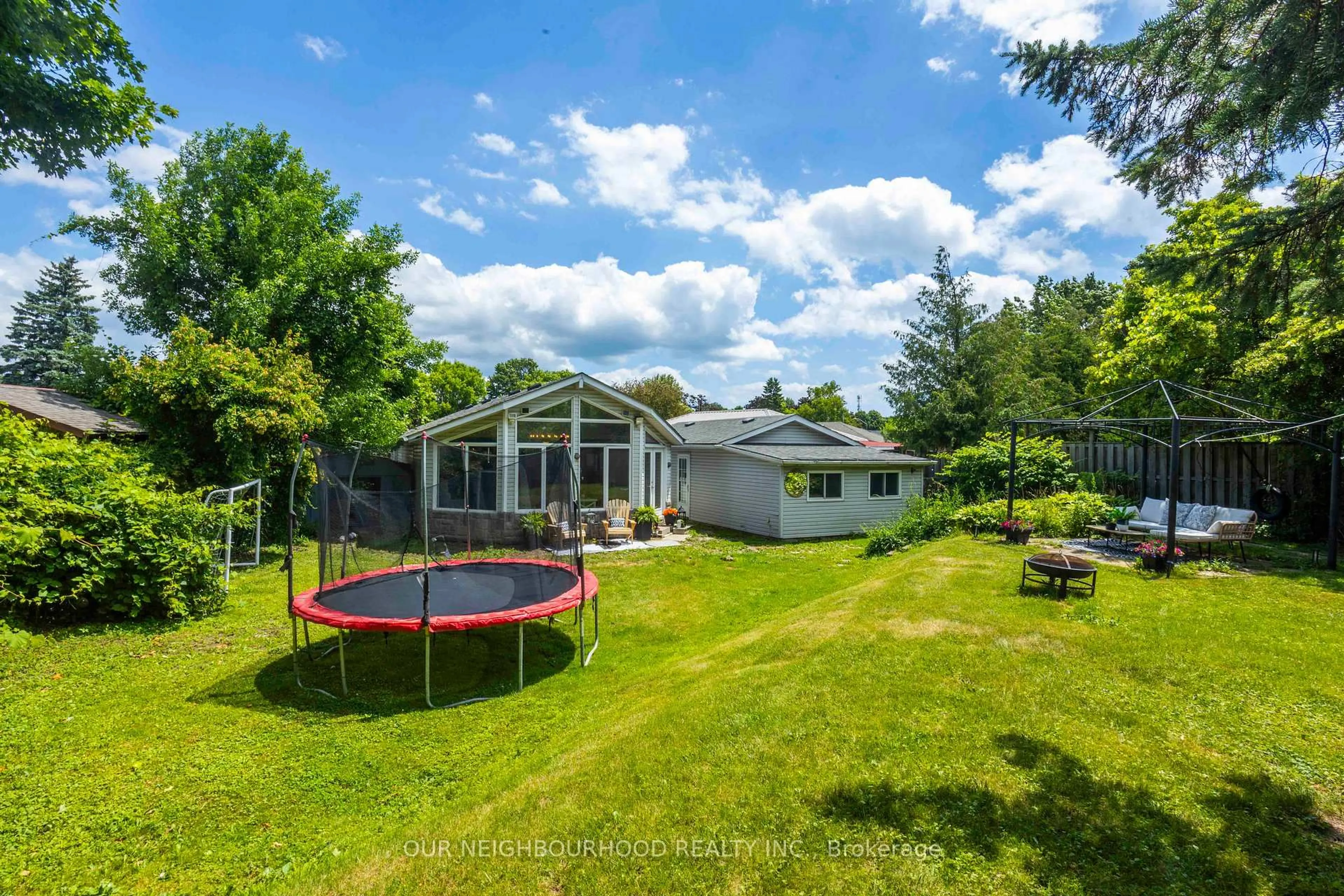 A pic from outside/outdoor area/front of a property/back of a property/a pic from drone, water/lake/river/ocean view for 1061 Norman Cres, Oshawa Ontario L1H 7W9