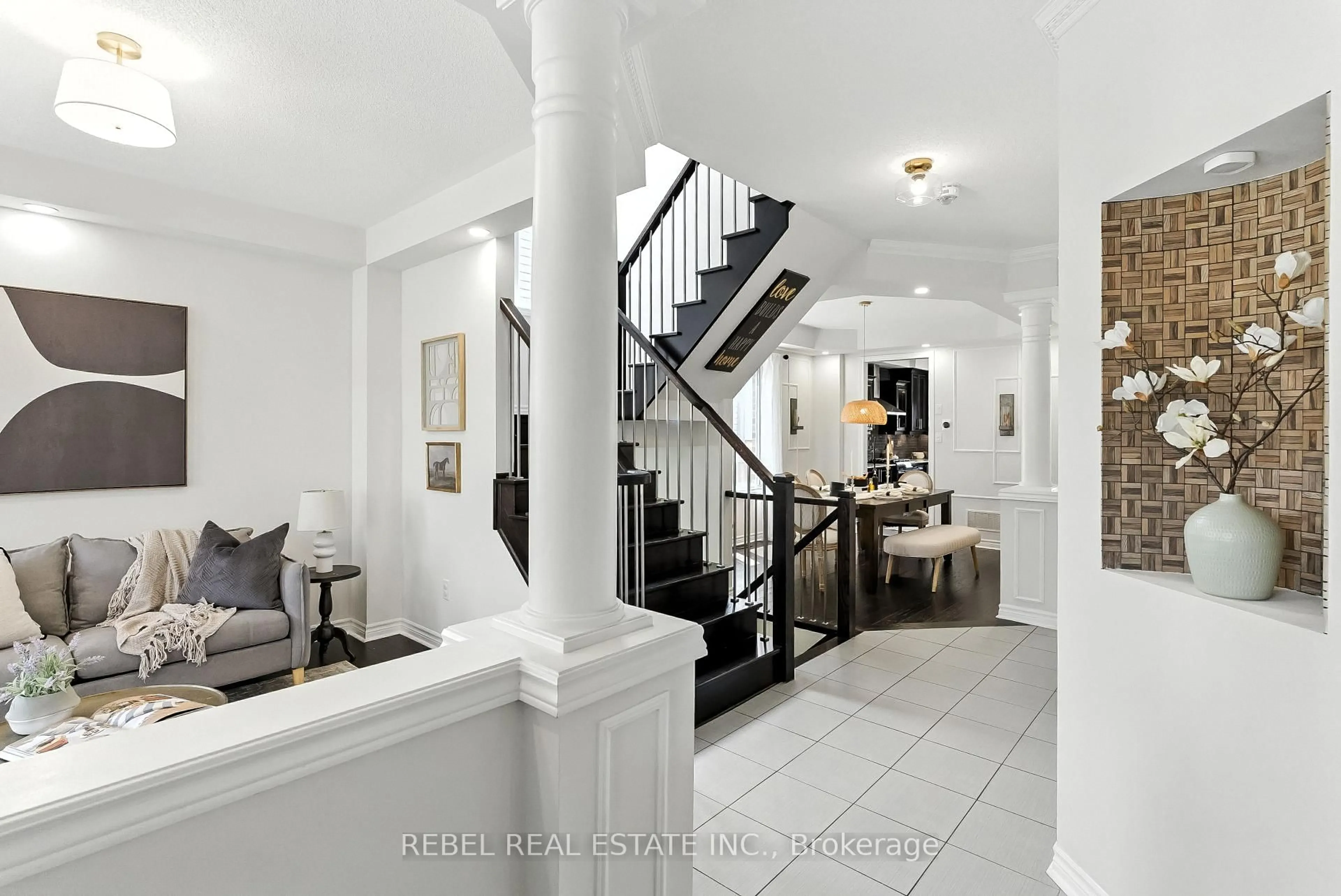 Indoor entryway for 157 Kenneth Cole Dr, Clarington Ontario L1C 0S8