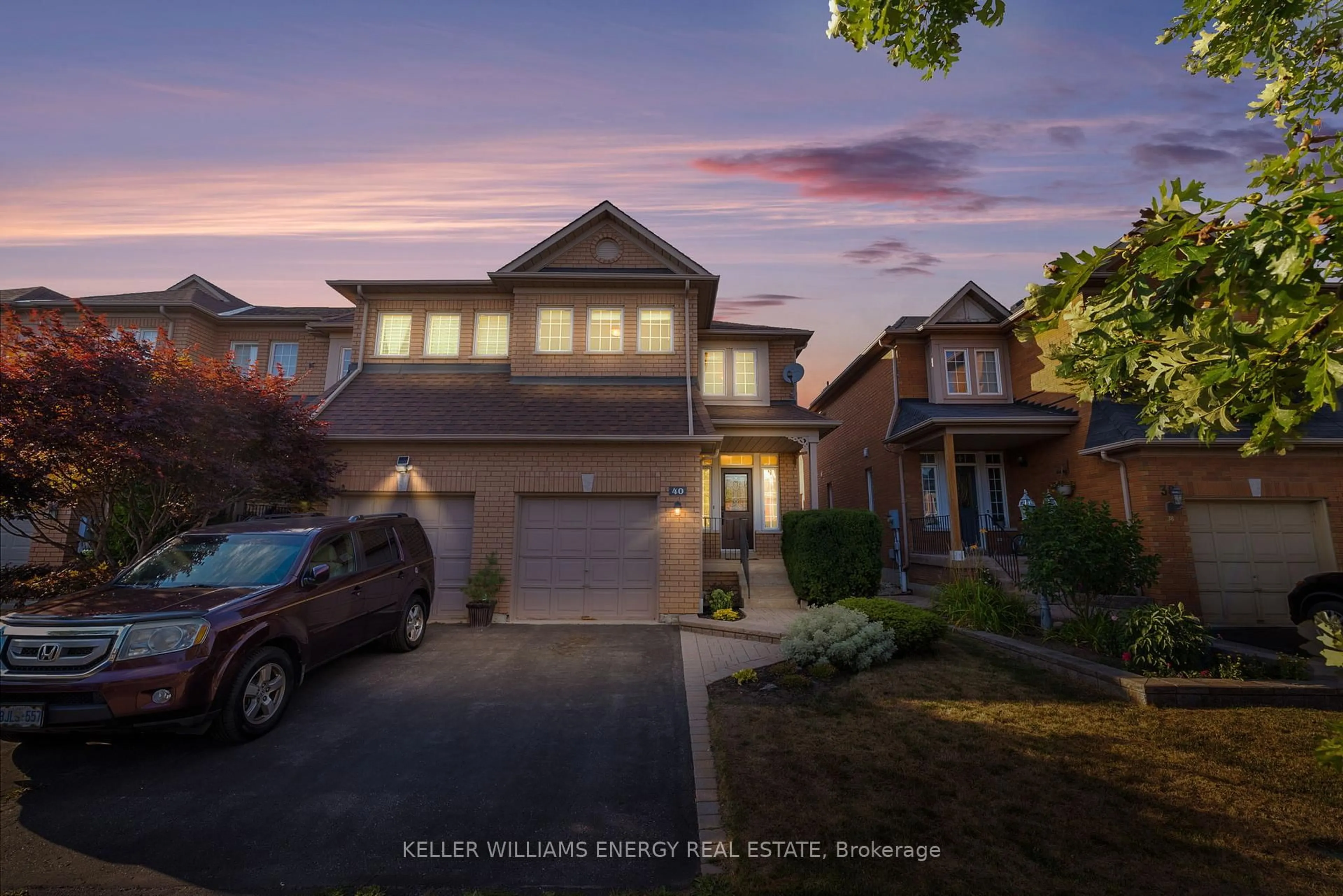 A pic from outside/outdoor area/front of a property/back of a property/a pic from drone, street for 40 Blacksmith Lane, Whitby Ontario L1P 1N1