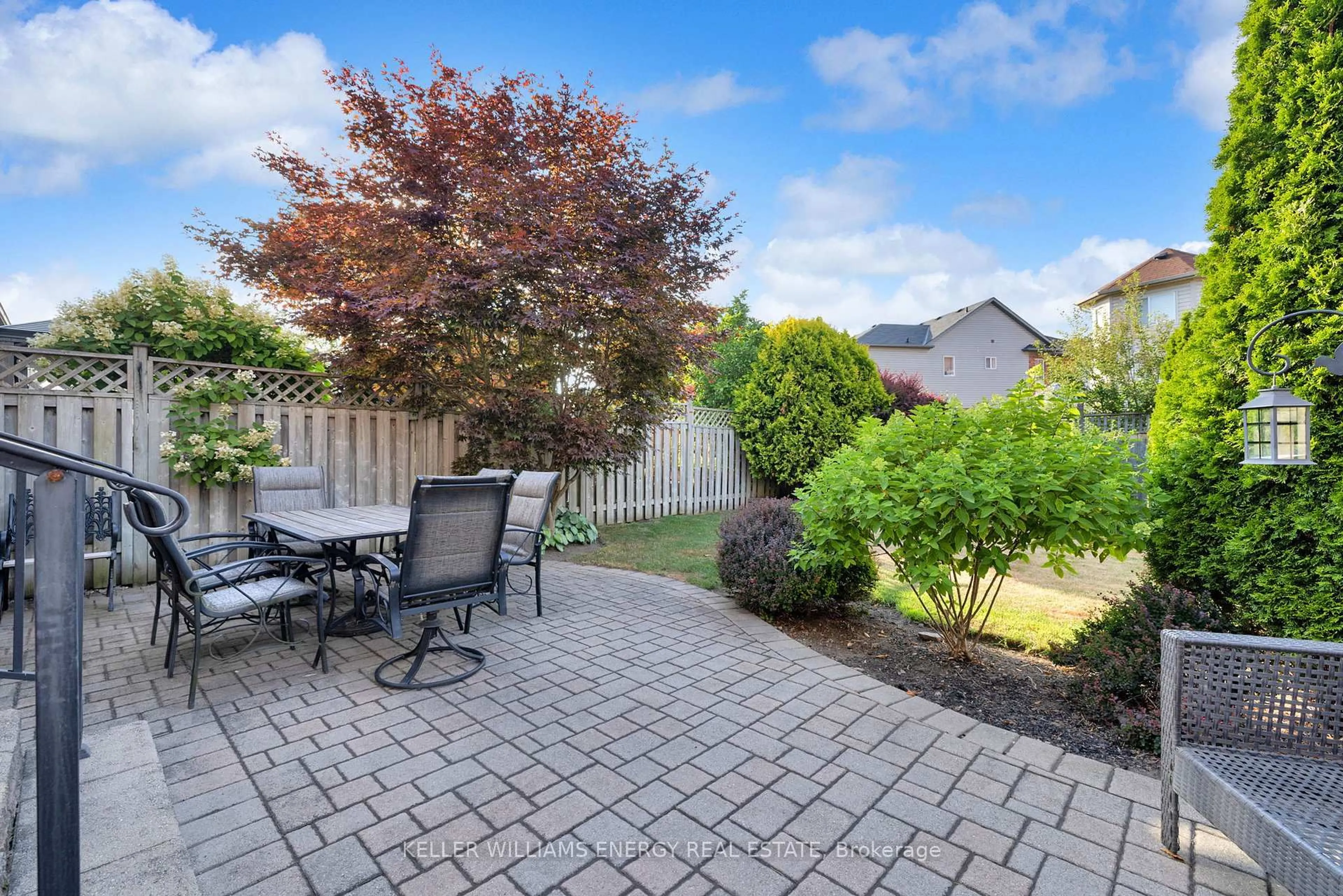Patio, street for 40 Blacksmith Lane, Whitby Ontario L1P 1N1