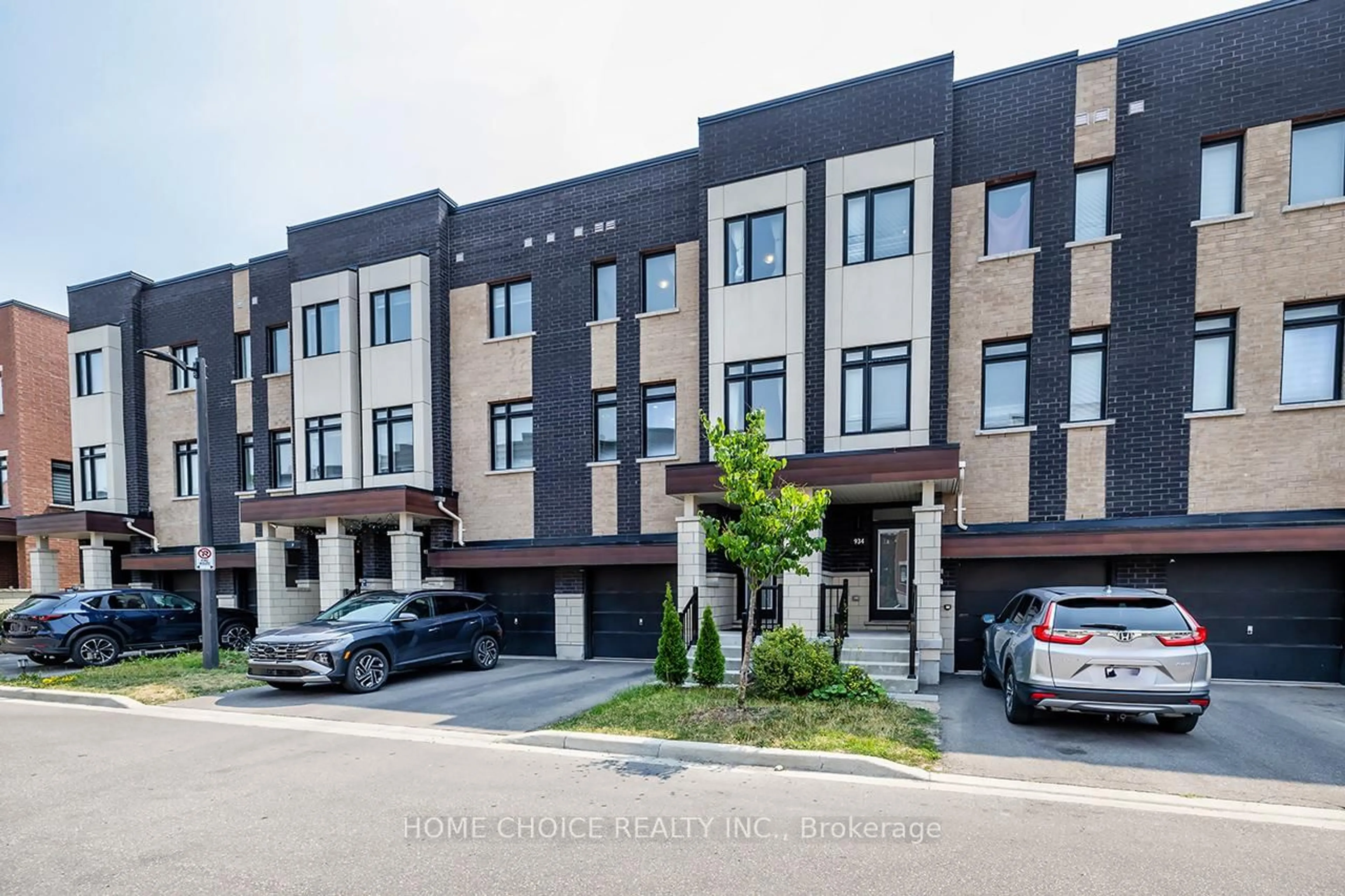 Unknown for 936 Kicking Horse Path, Oshawa Ontario L1J 0B4