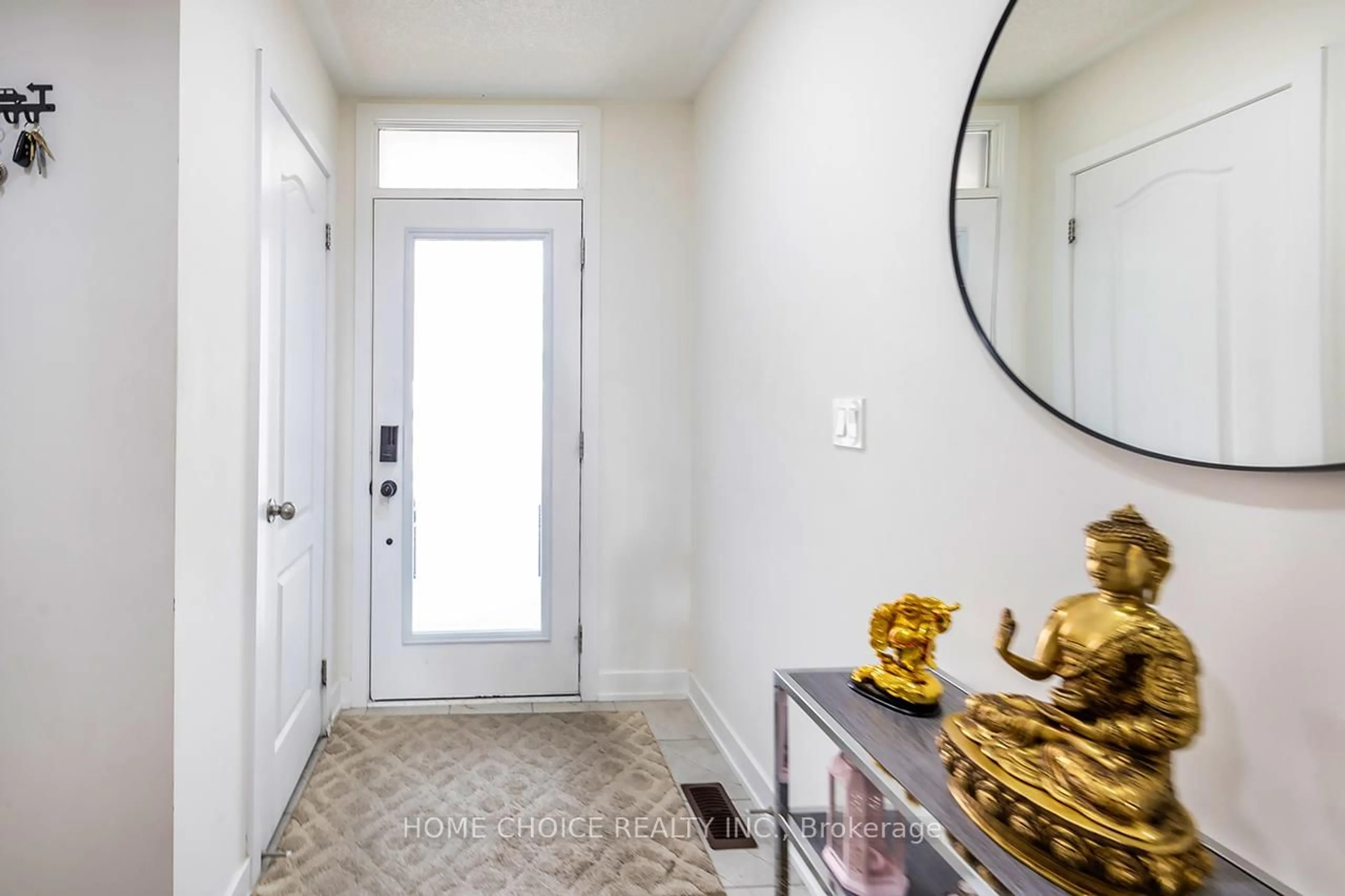 Indoor entryway for 936 Kicking Horse Path, Oshawa Ontario L1J 0B4