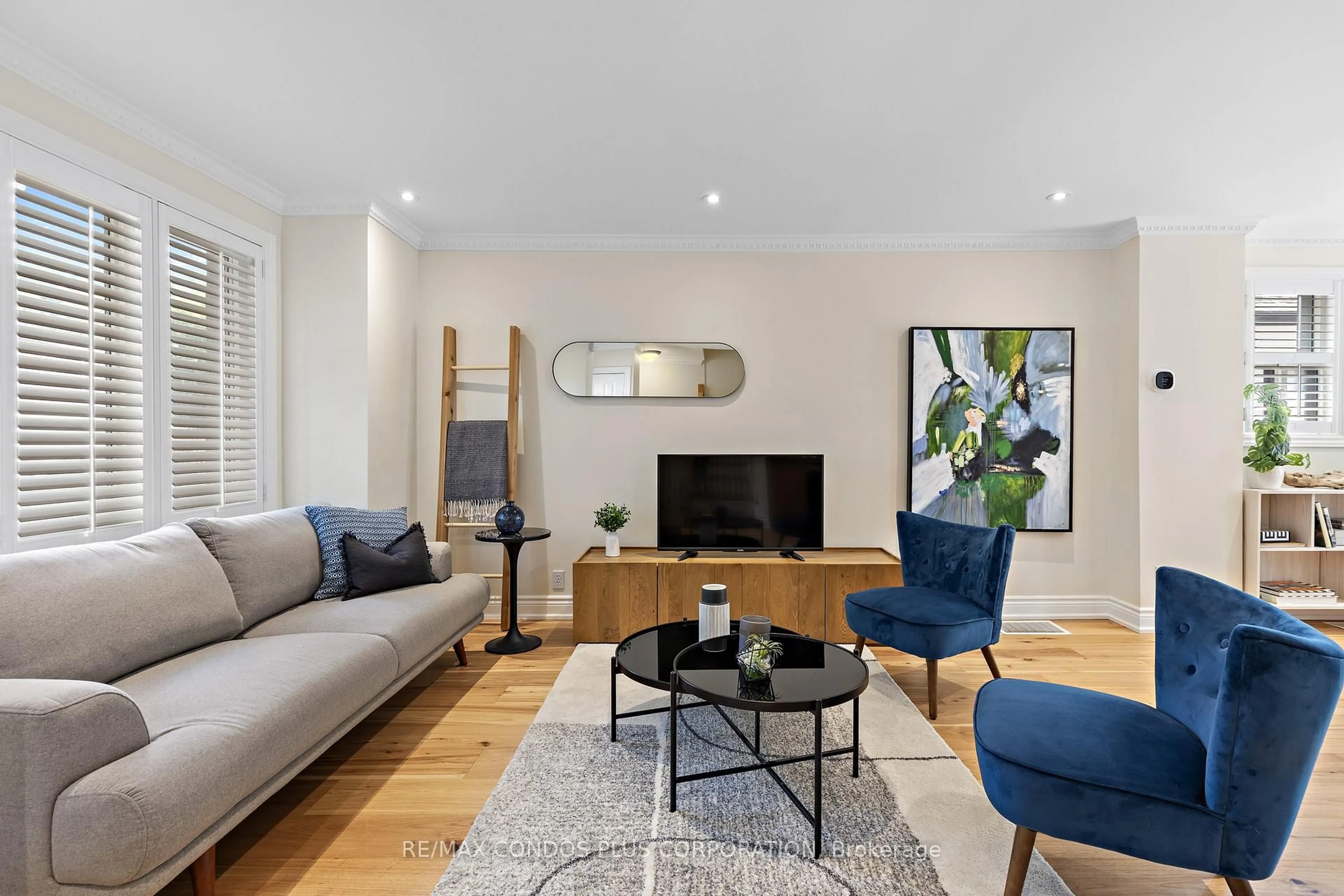 Living room with furniture, unknown for 103 Memorial Park Ave, Toronto Ontario M4J 2K1