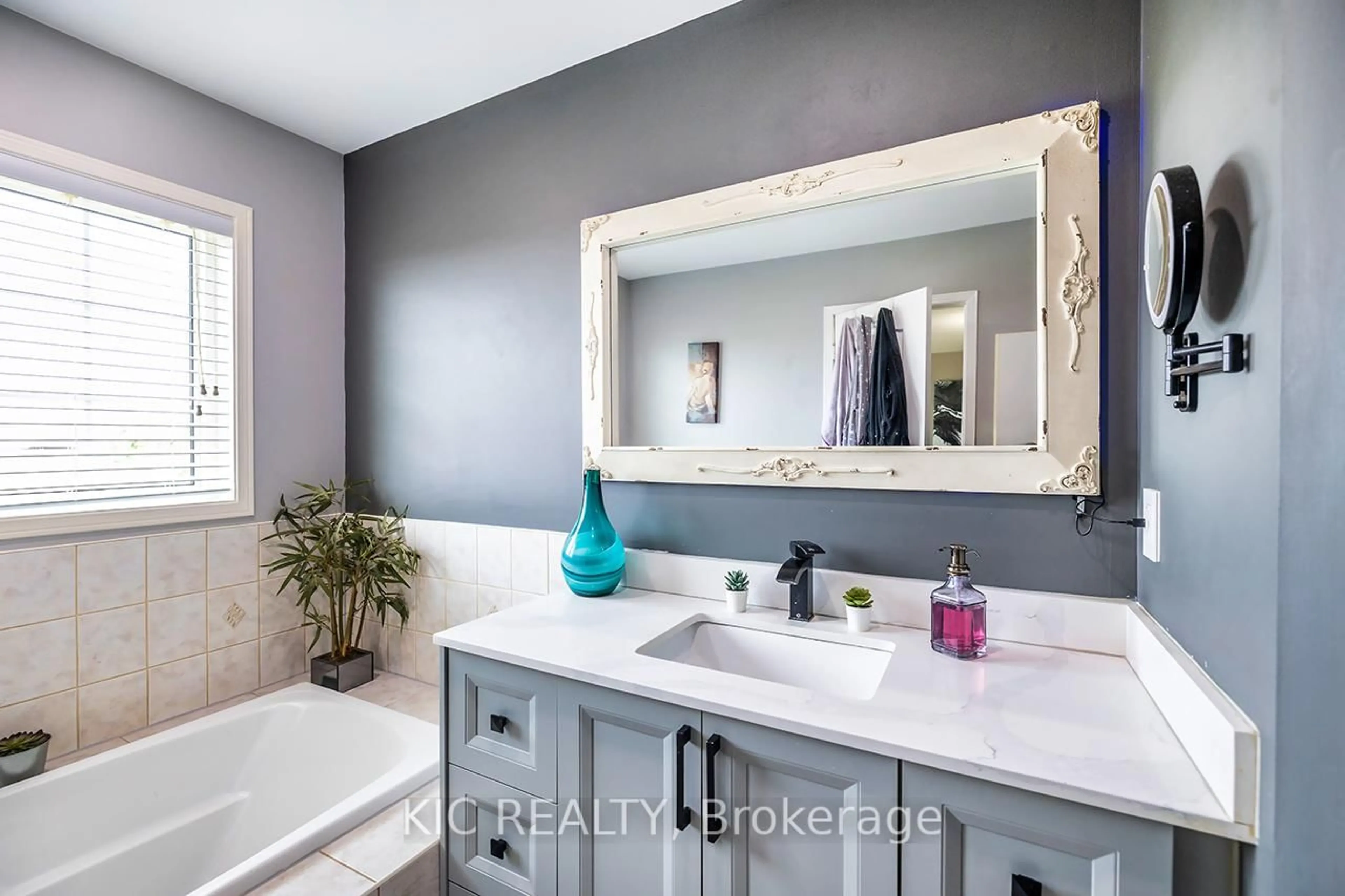 Contemporary bathroom, ceramic/tile floor for 40 Puttingedge Dr, Whitby Ontario L1R 0H7
