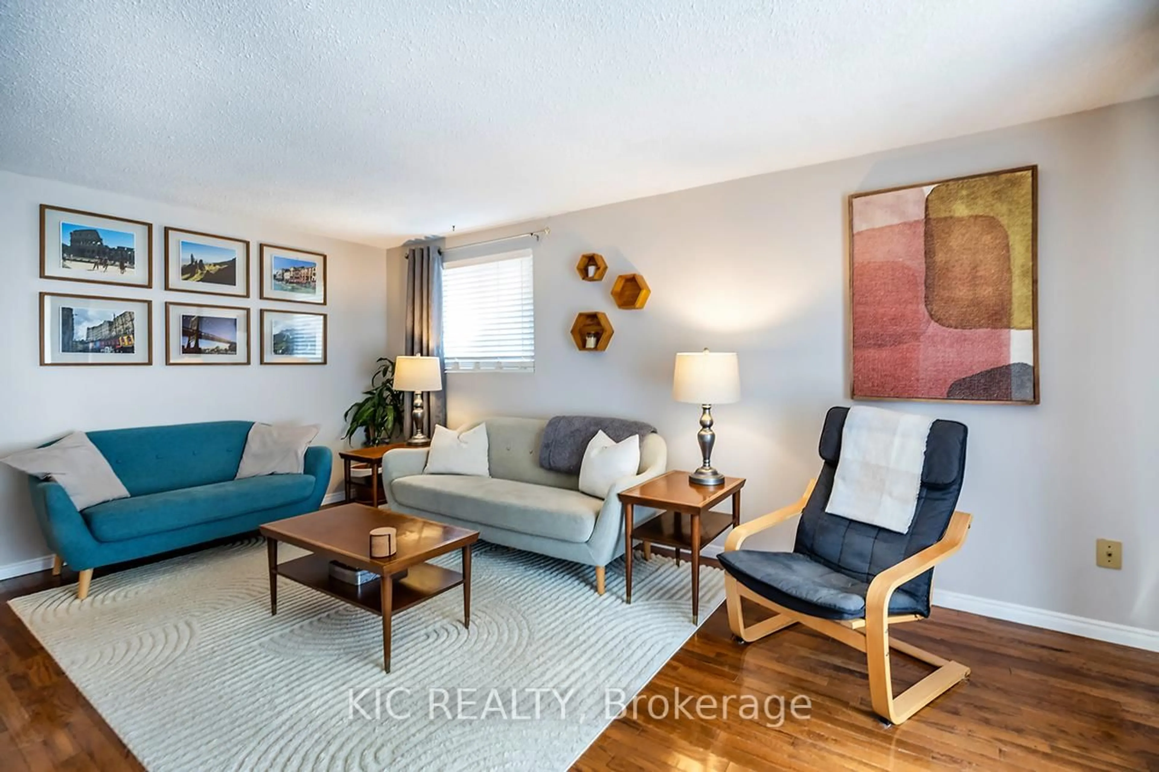 Living room with furniture, unknown for 774 Edna Crt, Oshawa Ontario L1H 7X8