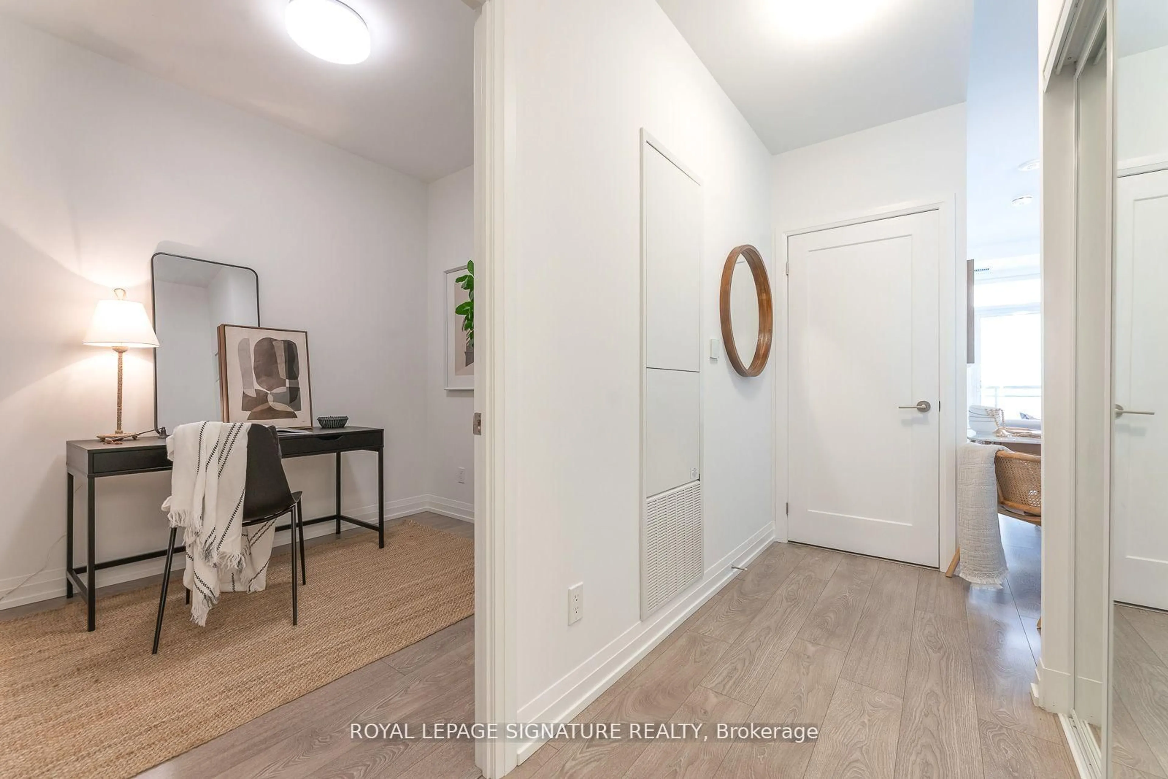 Indoor entryway for 286 Main St #809, Toronto Ontario M4C 0B3