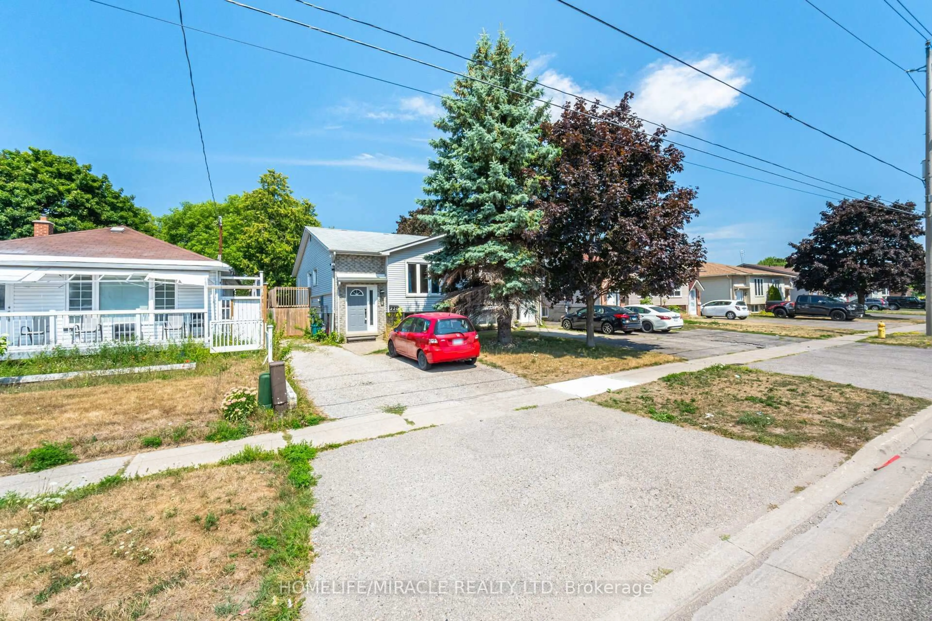 A pic from outside/outdoor area/front of a property/back of a property/a pic from drone, street for 230 Taunton Rd, Oshawa Ontario L1G 3T3