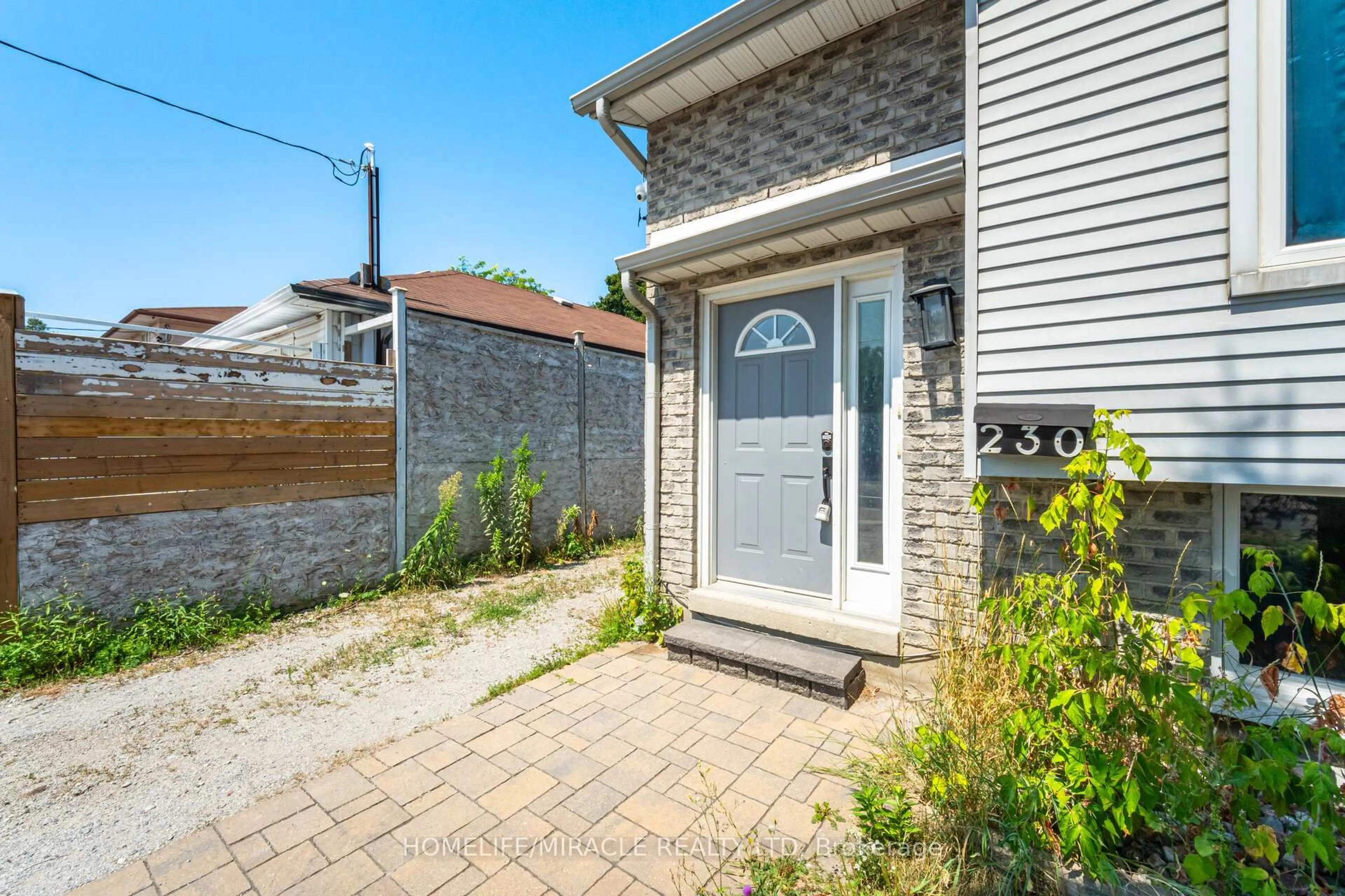 Unknown for 230 Taunton Rd, Oshawa Ontario L1G 3T3