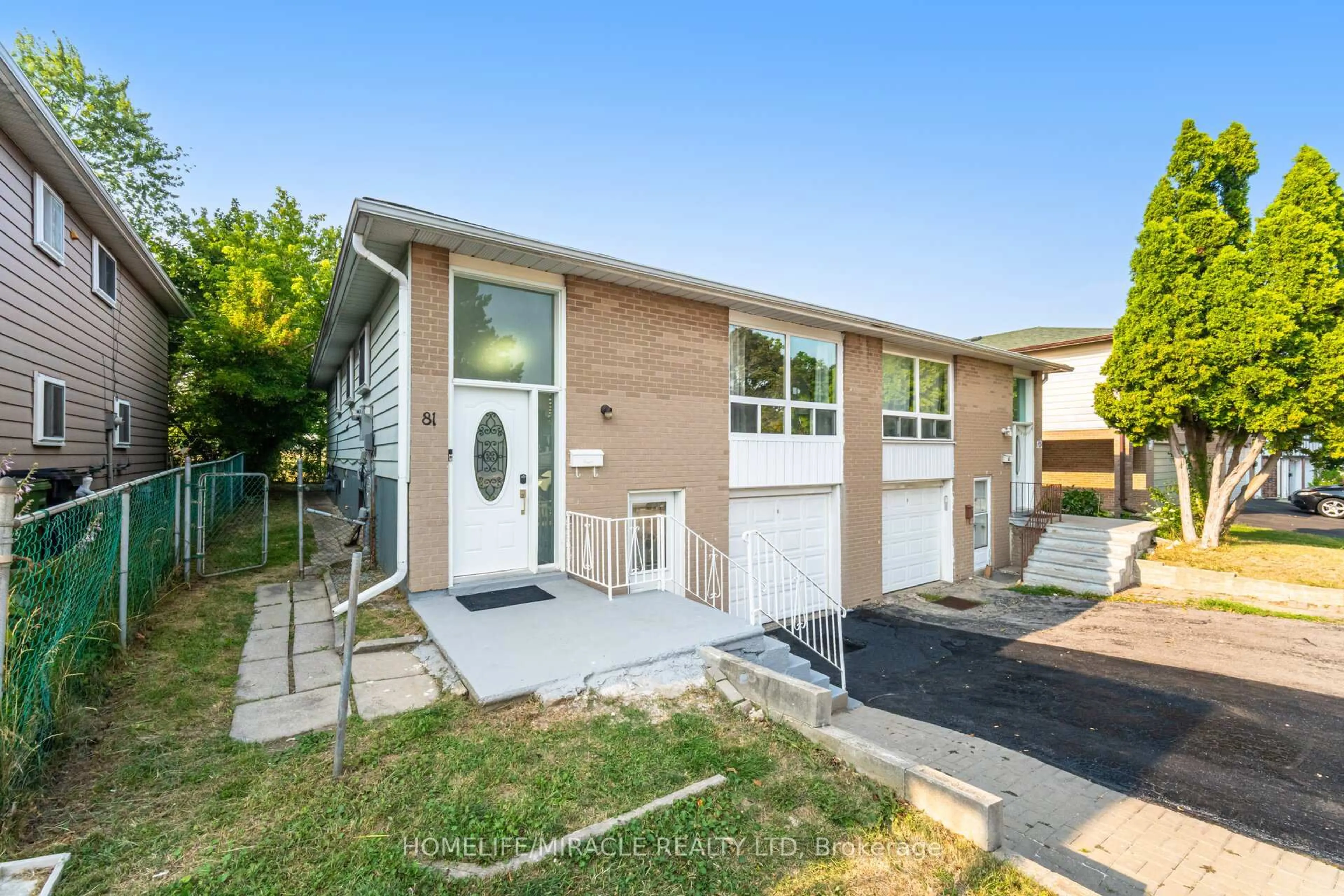 Home with vinyl exterior material, street for 81 Pettibone Sq, Toronto Ontario M1W 2J1