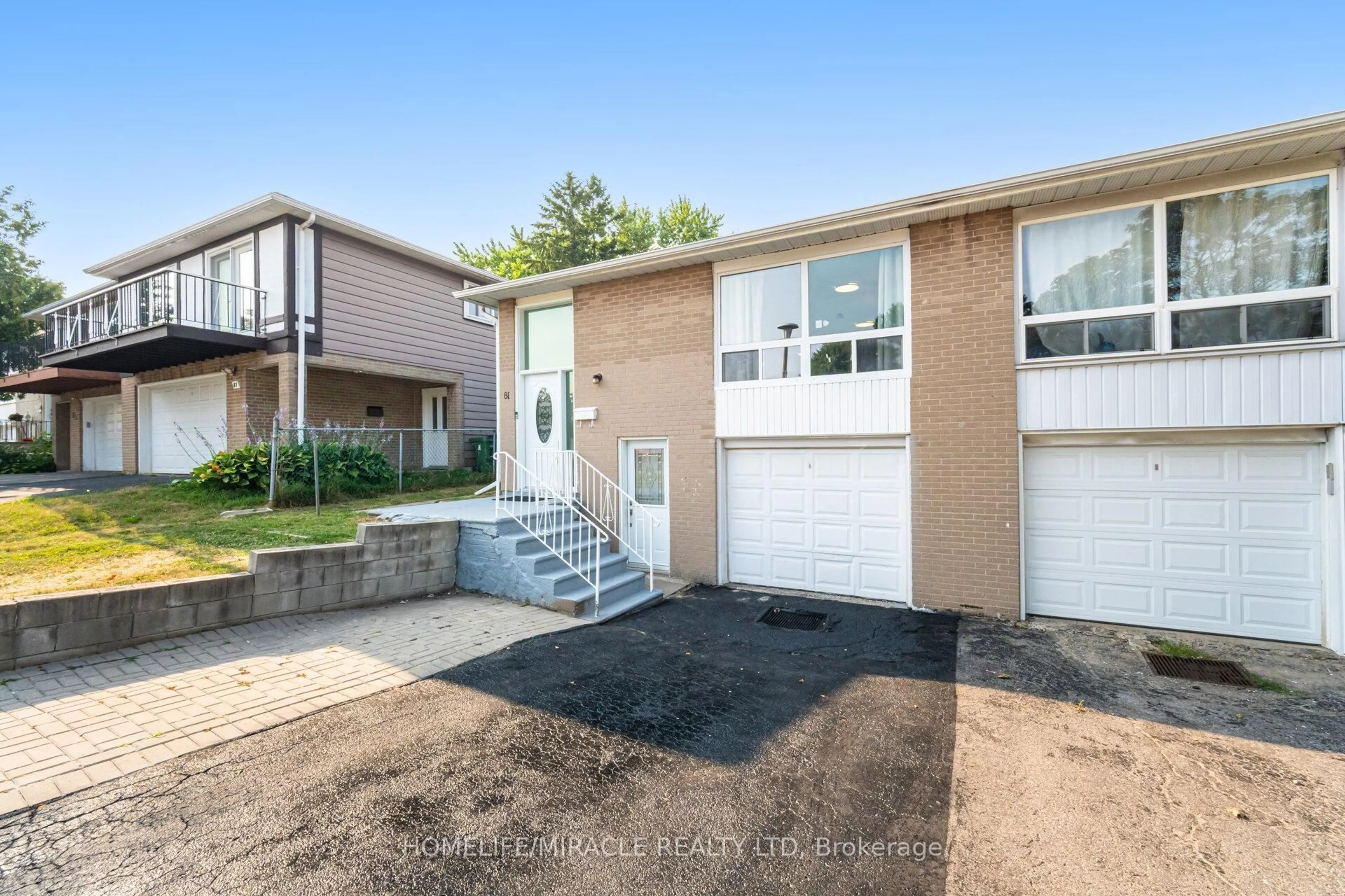 Home with vinyl exterior material, street for 81 Pettibone Sq, Toronto Ontario M1W 2J1