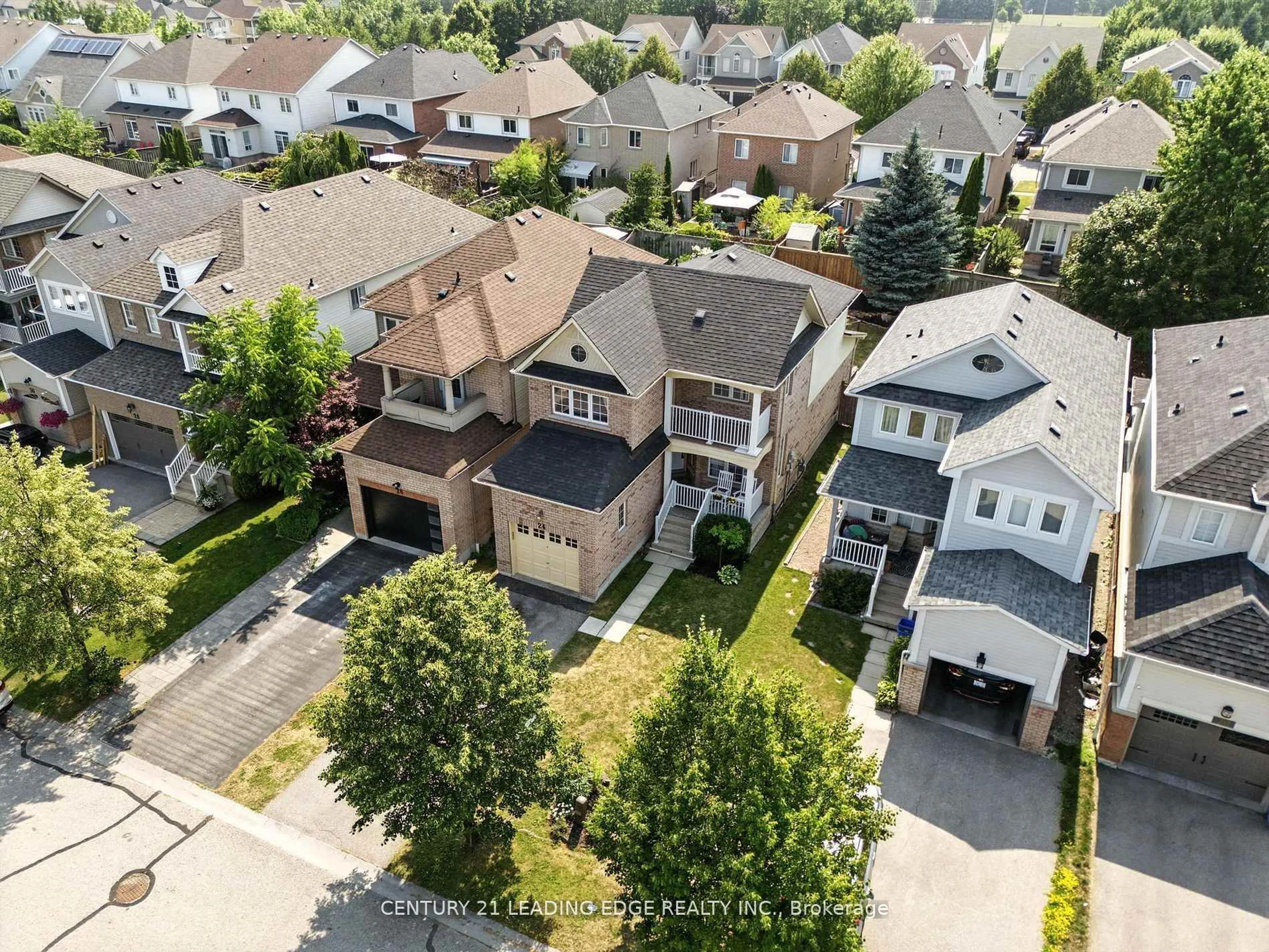 A pic from outside/outdoor area/front of a property/back of a property/a pic from drone, street for 24 Steamer Dr, Whitby Ontario L1N 9X6