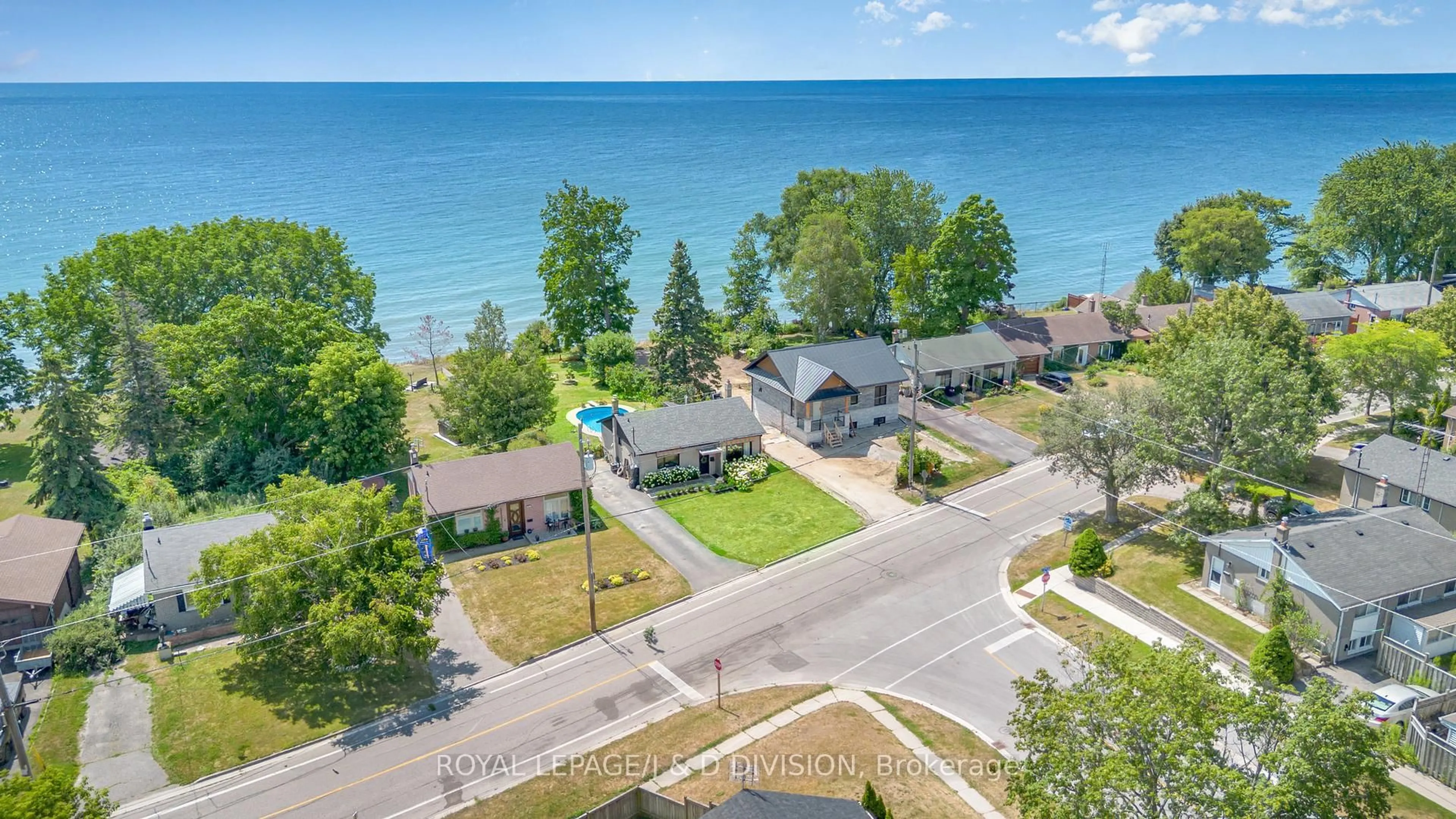 A pic from outside/outdoor area/front of a property/back of a property/a pic from drone, water/lake/river/ocean view for 695 Stone St, Oshawa Ontario L1J 1A4