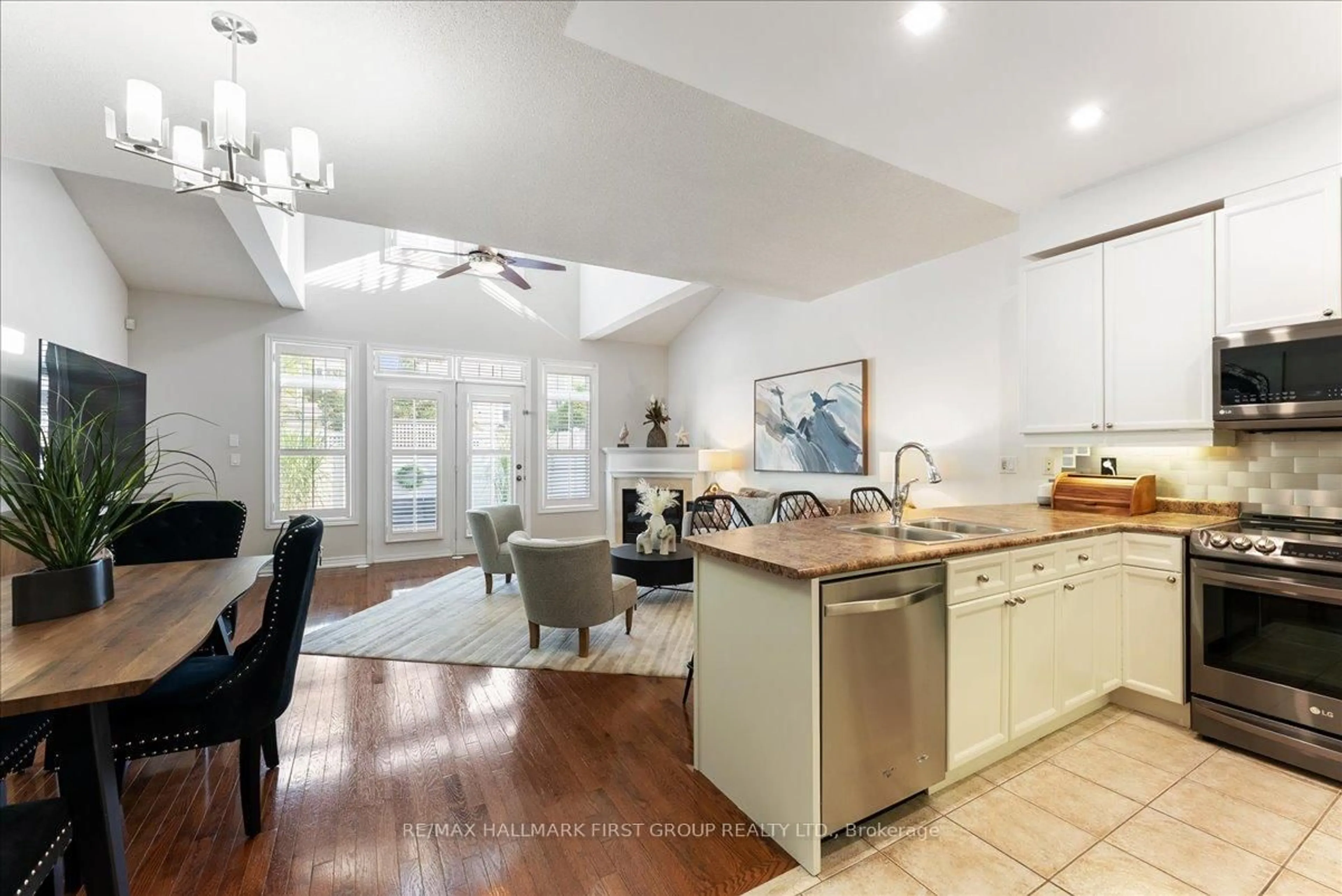 Open concept kitchen, ceramic/tile floor for 1295 Wharf St #4, Pickering Ontario L1W 1A2