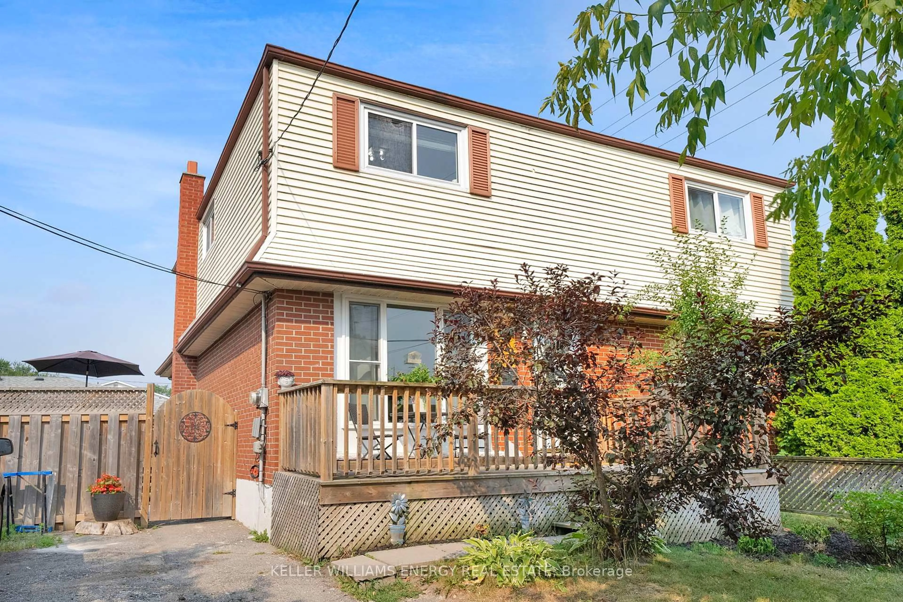 Home with brick exterior material, street for 272 Durham Crt, Oshawa Ontario L1J 5R4