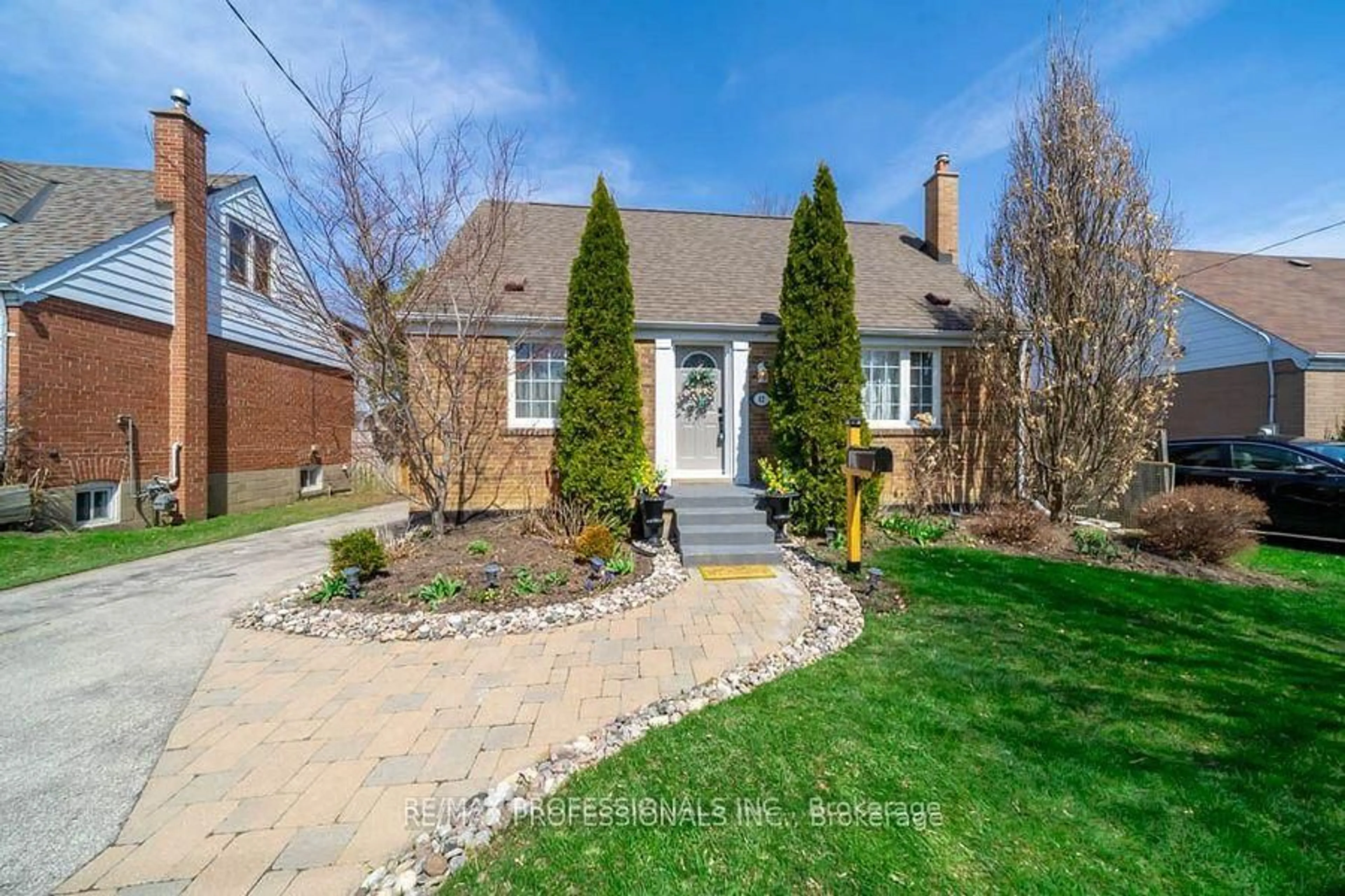 Home with brick exterior material, street for 82 Colonial Ave, Toronto Ontario M1M 2C5