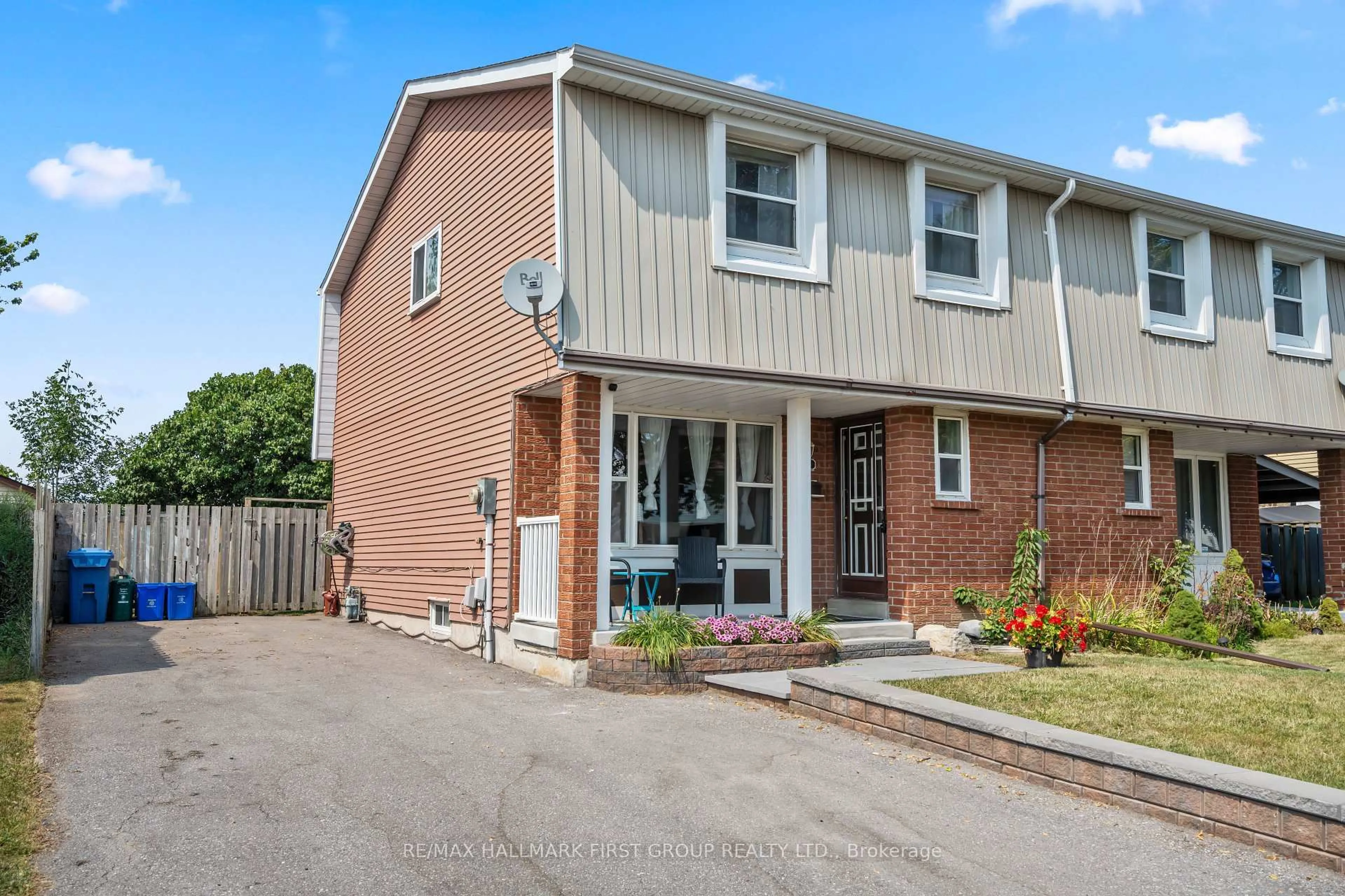 Home with brick exterior material, street for 1257 Fenelon Cres, Oshawa Ontario L1J 6G2