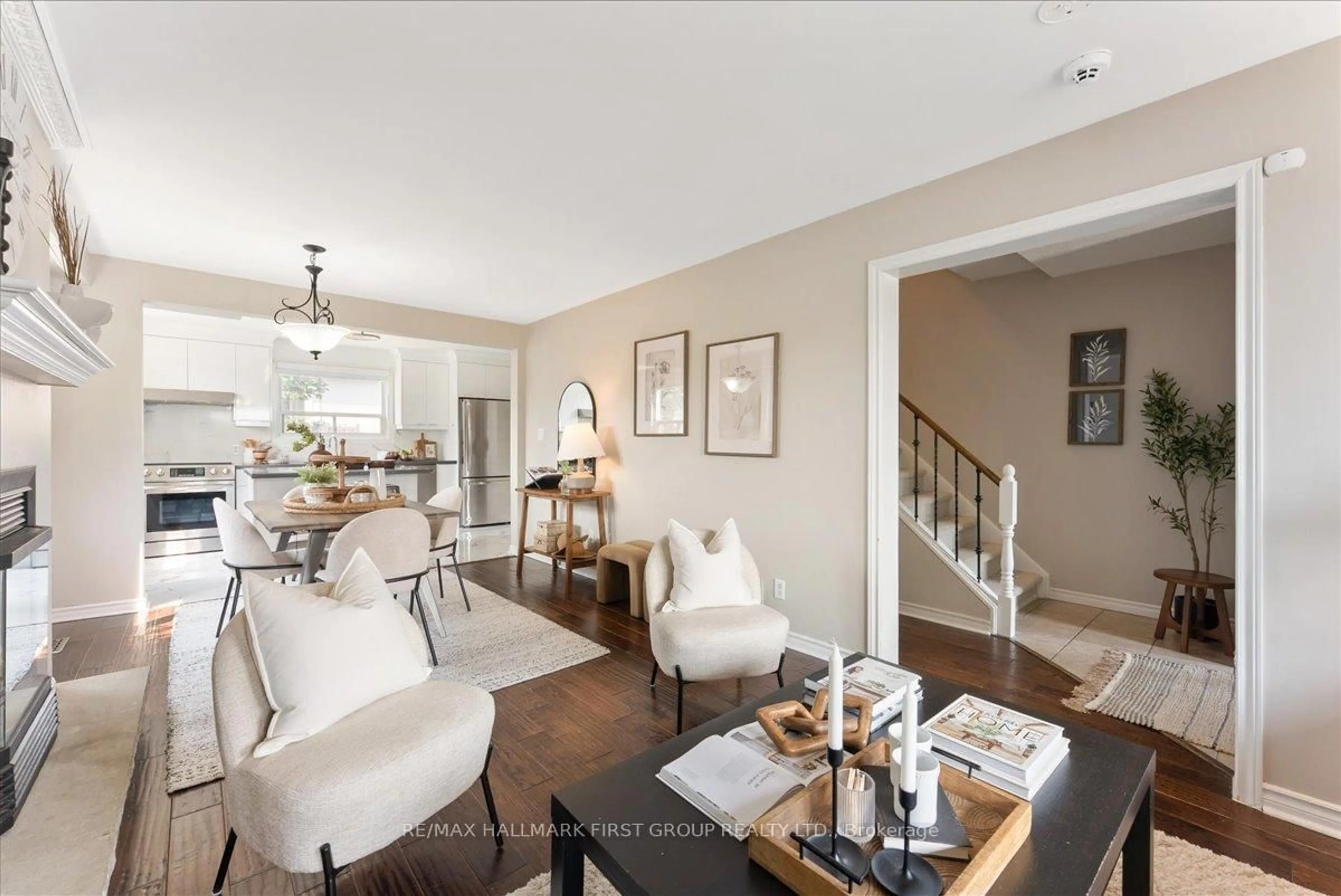 Living room with furniture, unknown for 948 Cecylia Crt, Pickering Ontario L1W 2Y1