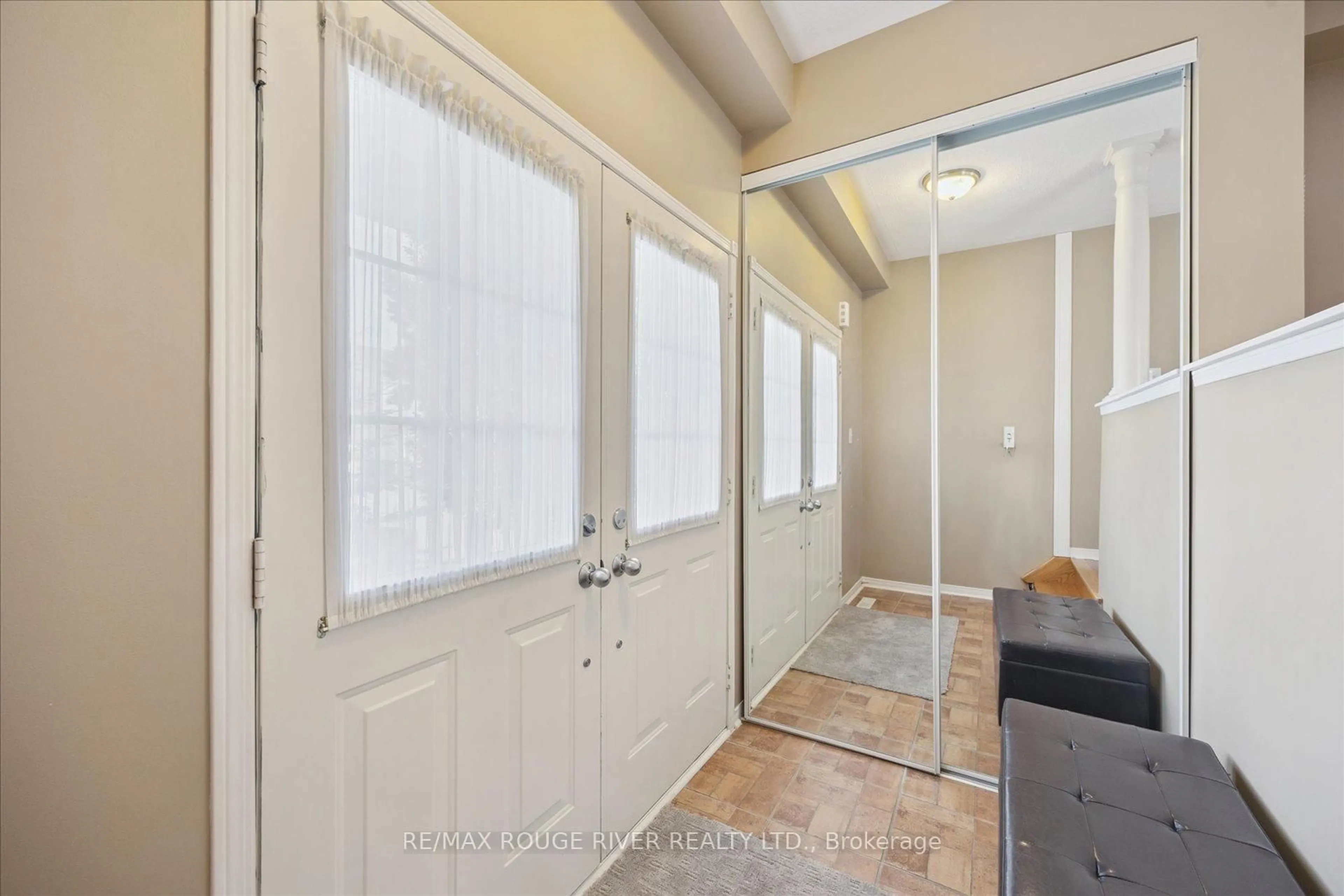 Indoor entryway for 81 Vanguard Dr, Whitby Ontario L1M 2P1