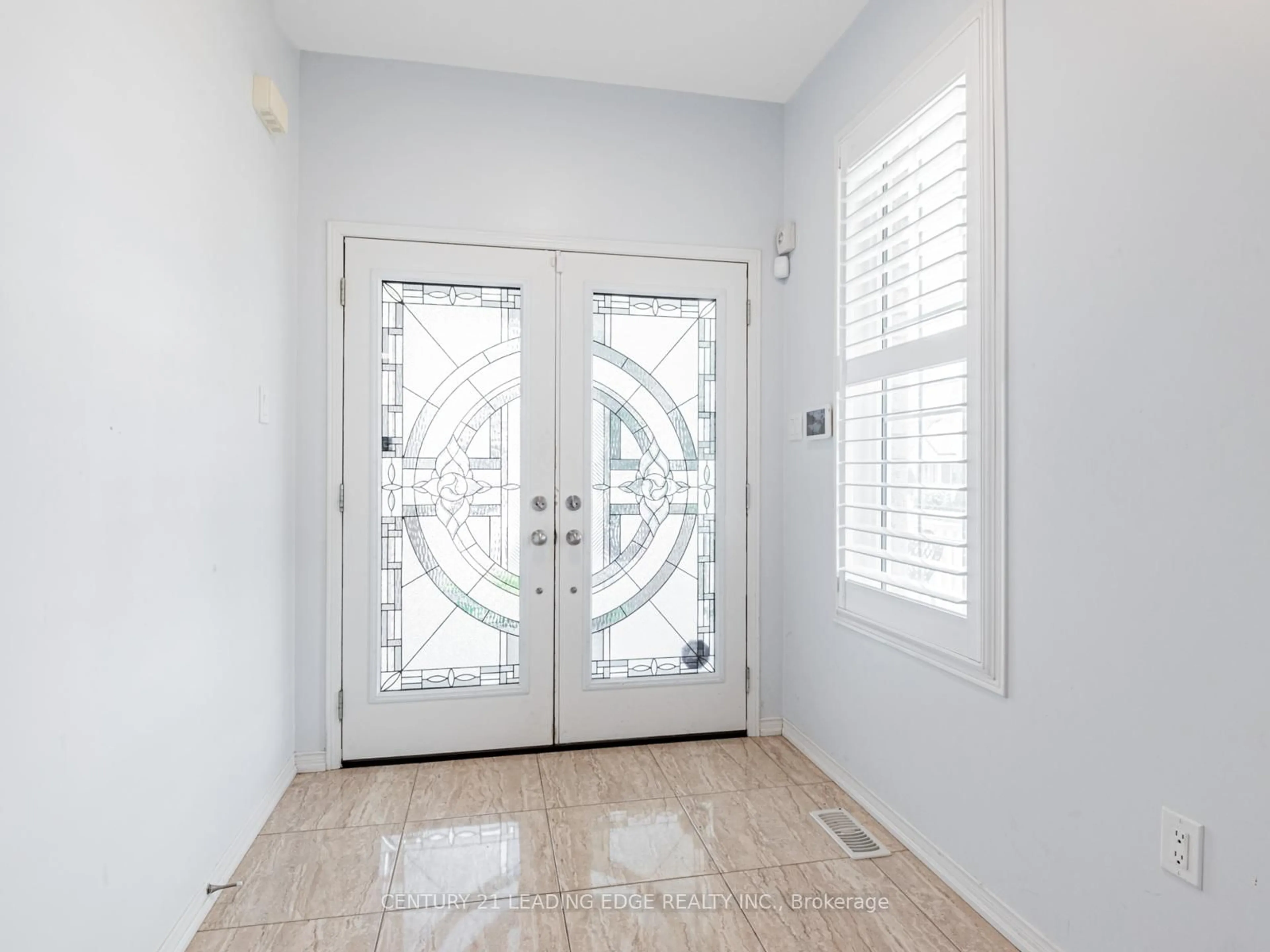 Indoor entryway for 1441 WOODSTREAM Ave, Oshawa Ontario L1H 8L7