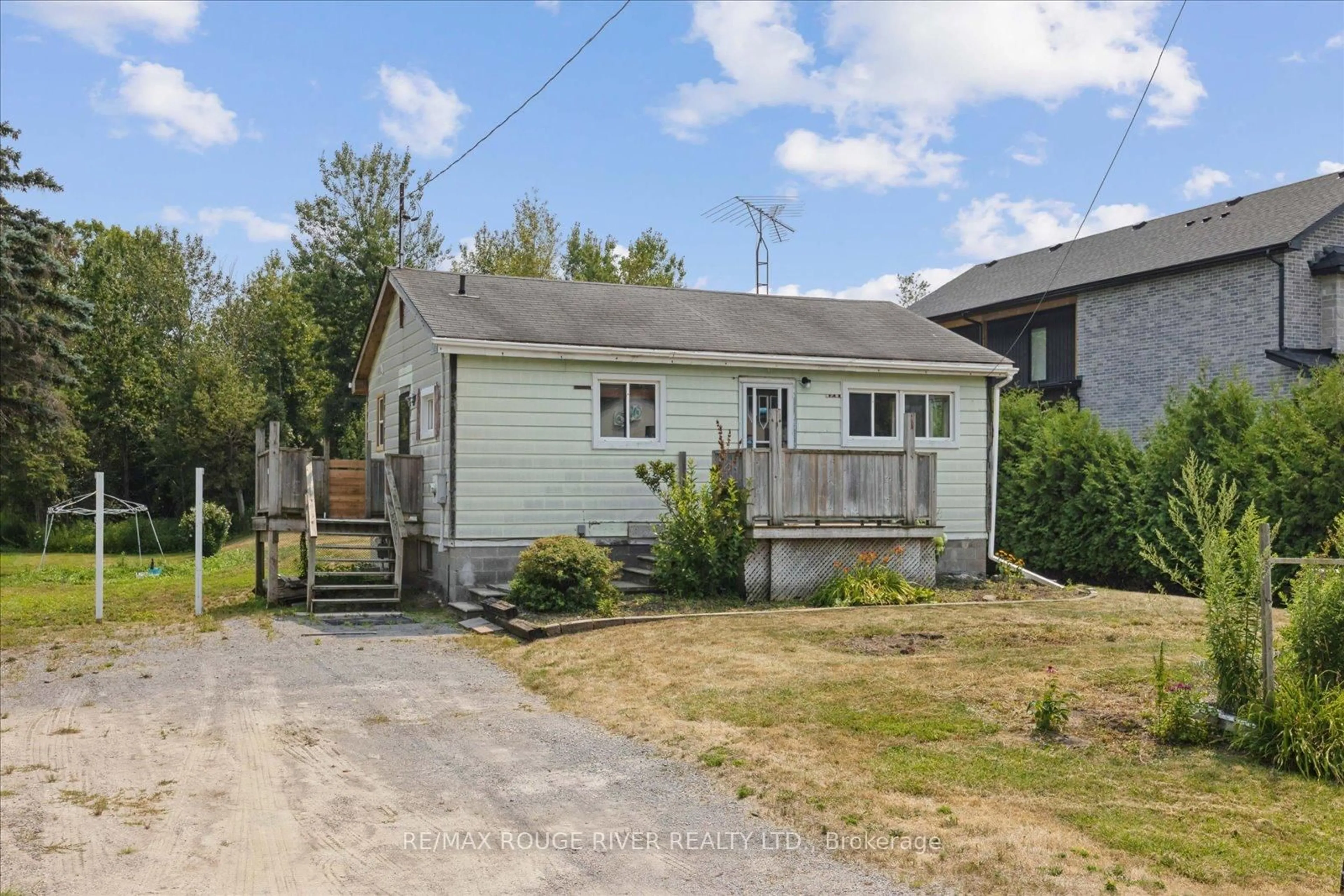 A pic from outside/outdoor area/front of a property/back of a property/a pic from drone, street for 2037 Nash Rd, Clarington Ontario L1C 3K4