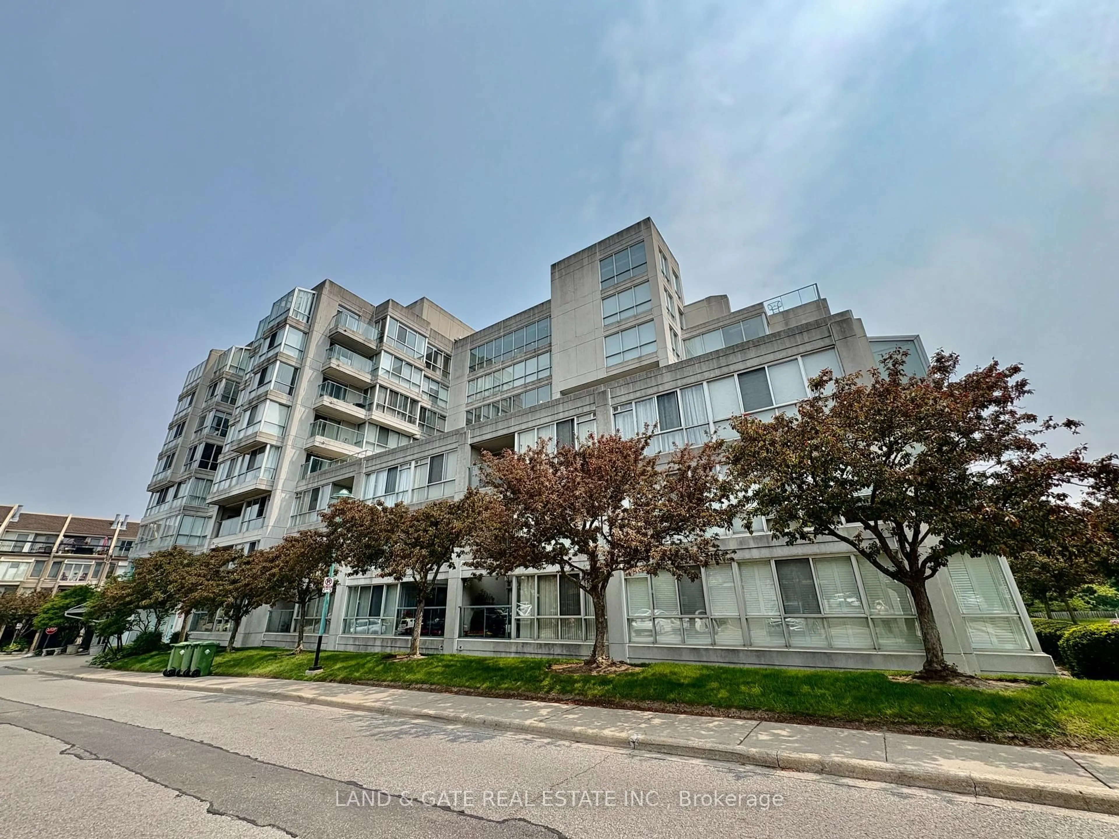 Unknown for 25 Cumberland Lane #112, Ajax Ontario L1S 7K1