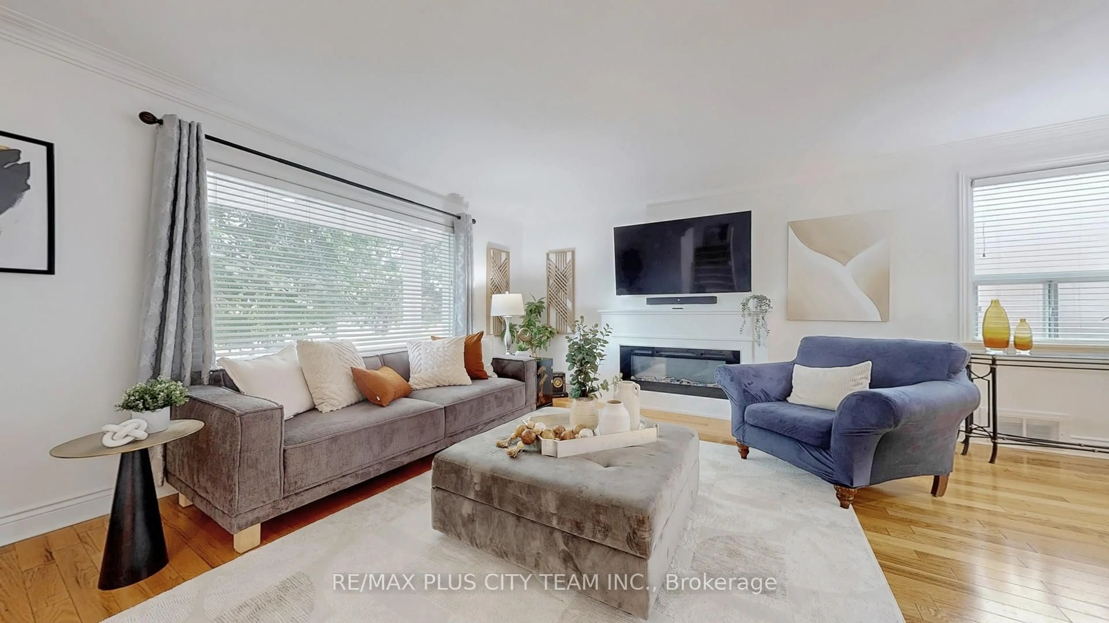 Living room with furniture, unknown for 34 Edge Park Ave, Toronto Ontario M1L 2E6
