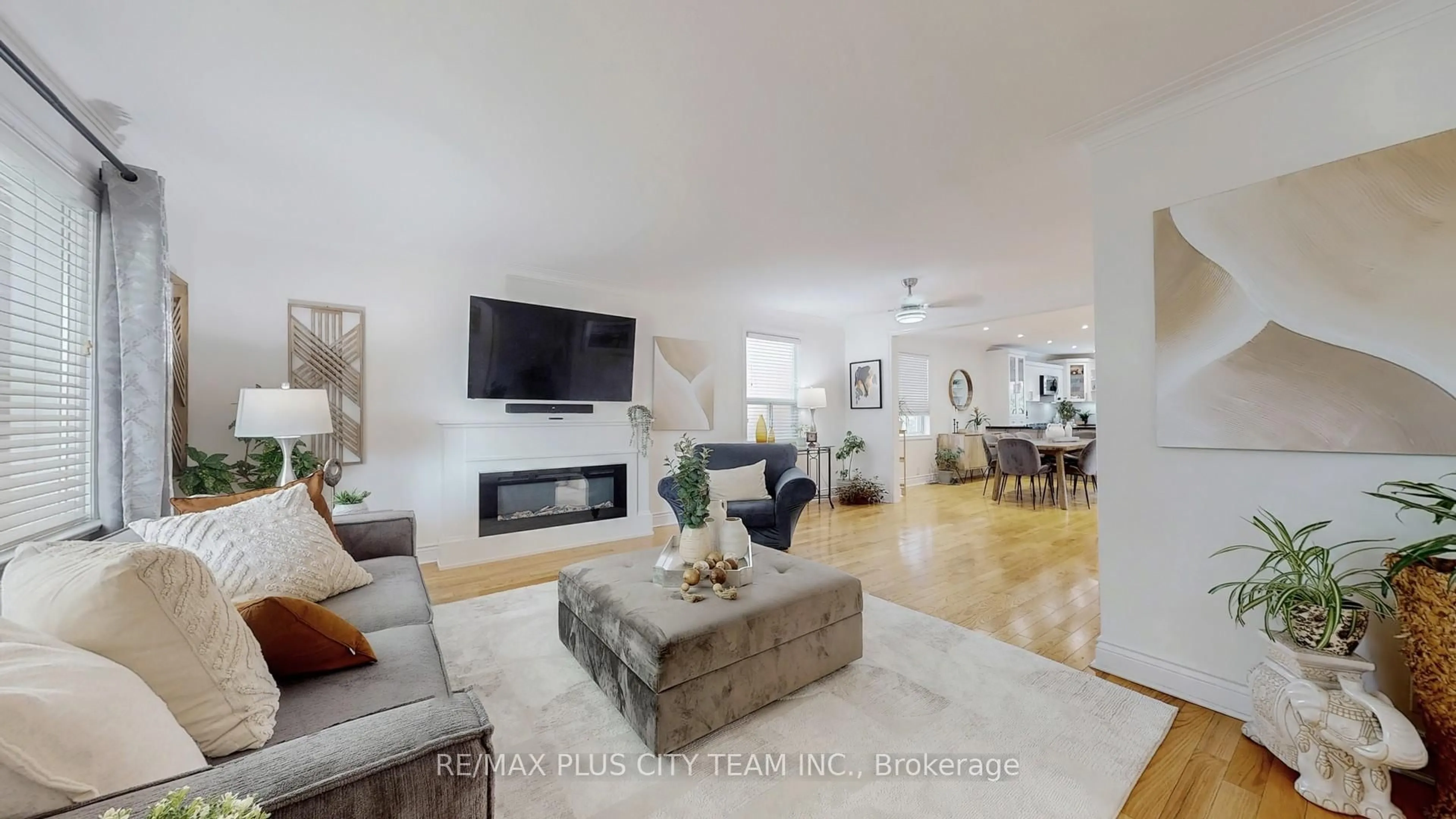 Living room with furniture, unknown for 34 Edge Park Ave, Toronto Ontario M1L 2E6