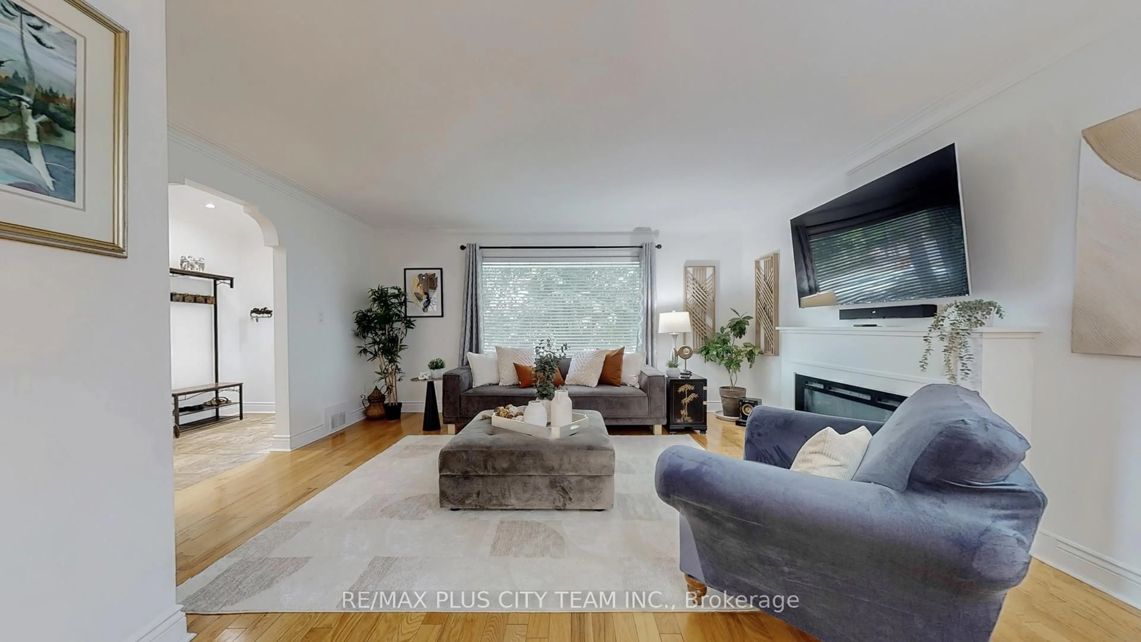 Living room with furniture, unknown for 34 Edge Park Ave, Toronto Ontario M1L 2E6