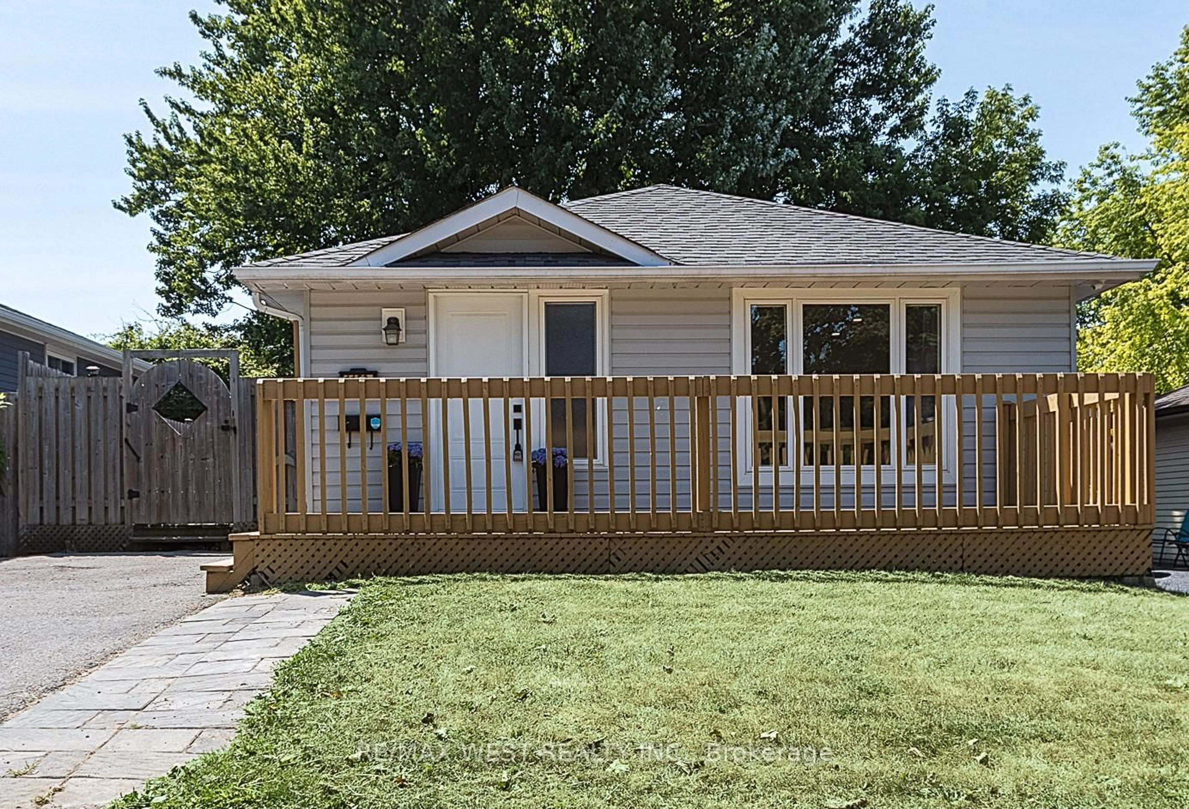 Home with vinyl exterior material, street for 1153 Norman Cres, Oshawa Ontario L1H 7W9