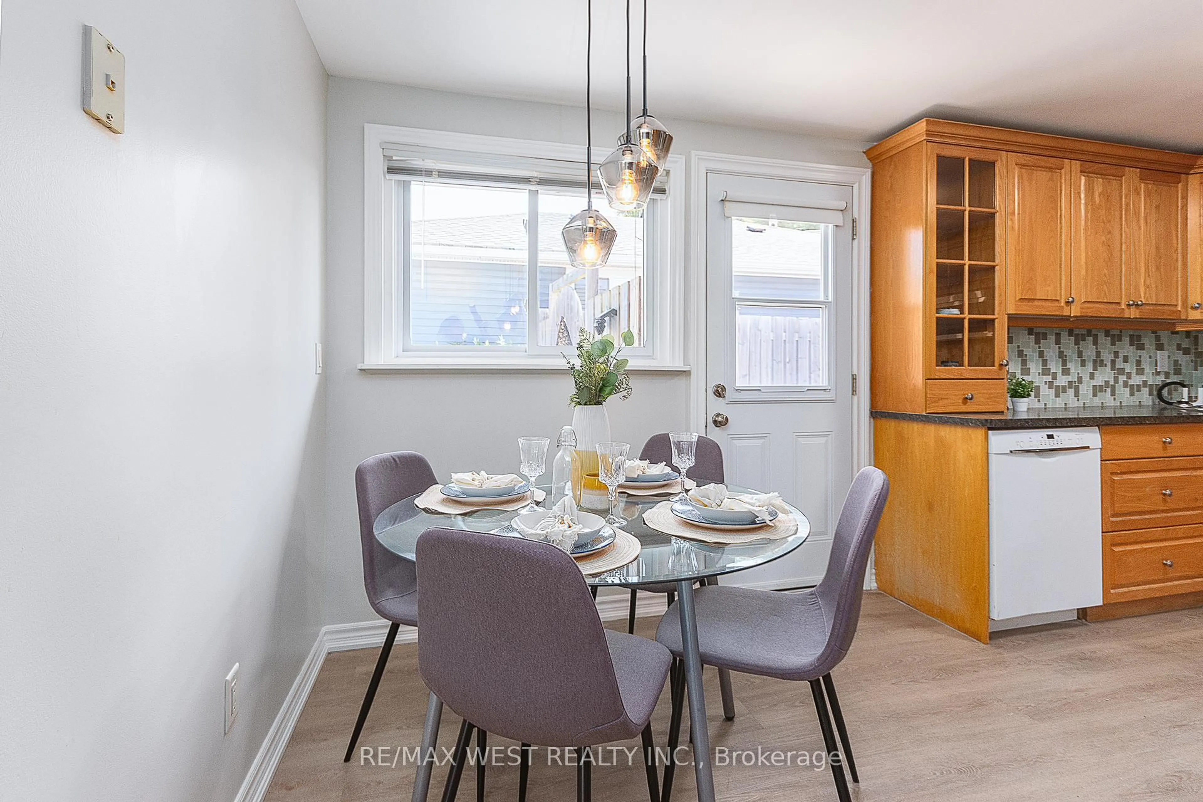 Dining room, wood/laminate floor for 1153 Norman Cres, Oshawa Ontario L1H 7W9
