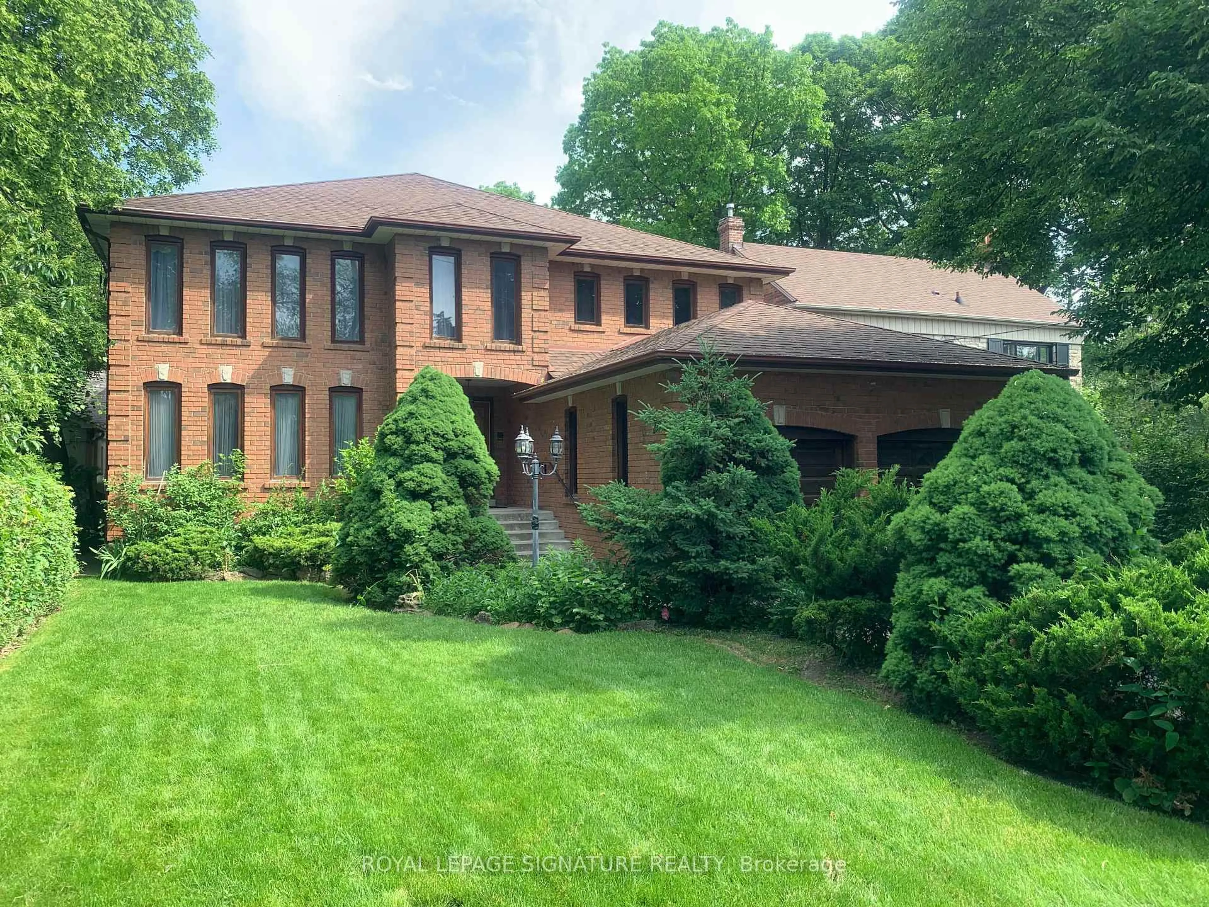 Home with brick exterior material, unknown for 450 O'Connor Dr, Toronto Ontario M4J 2W6