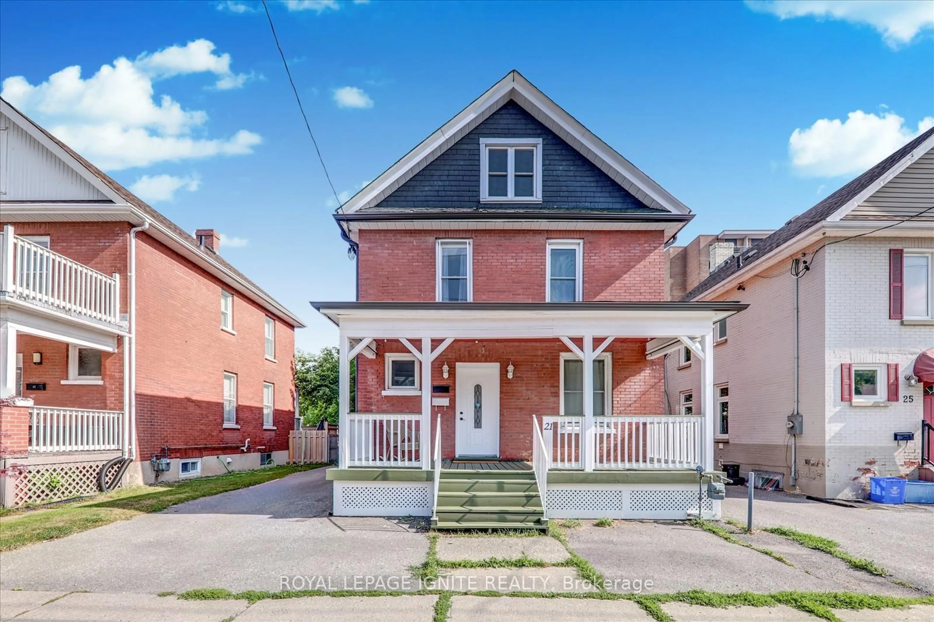 Home with brick exterior material, street for 21 Colborne St, Oshawa Ontario L1G 1L3