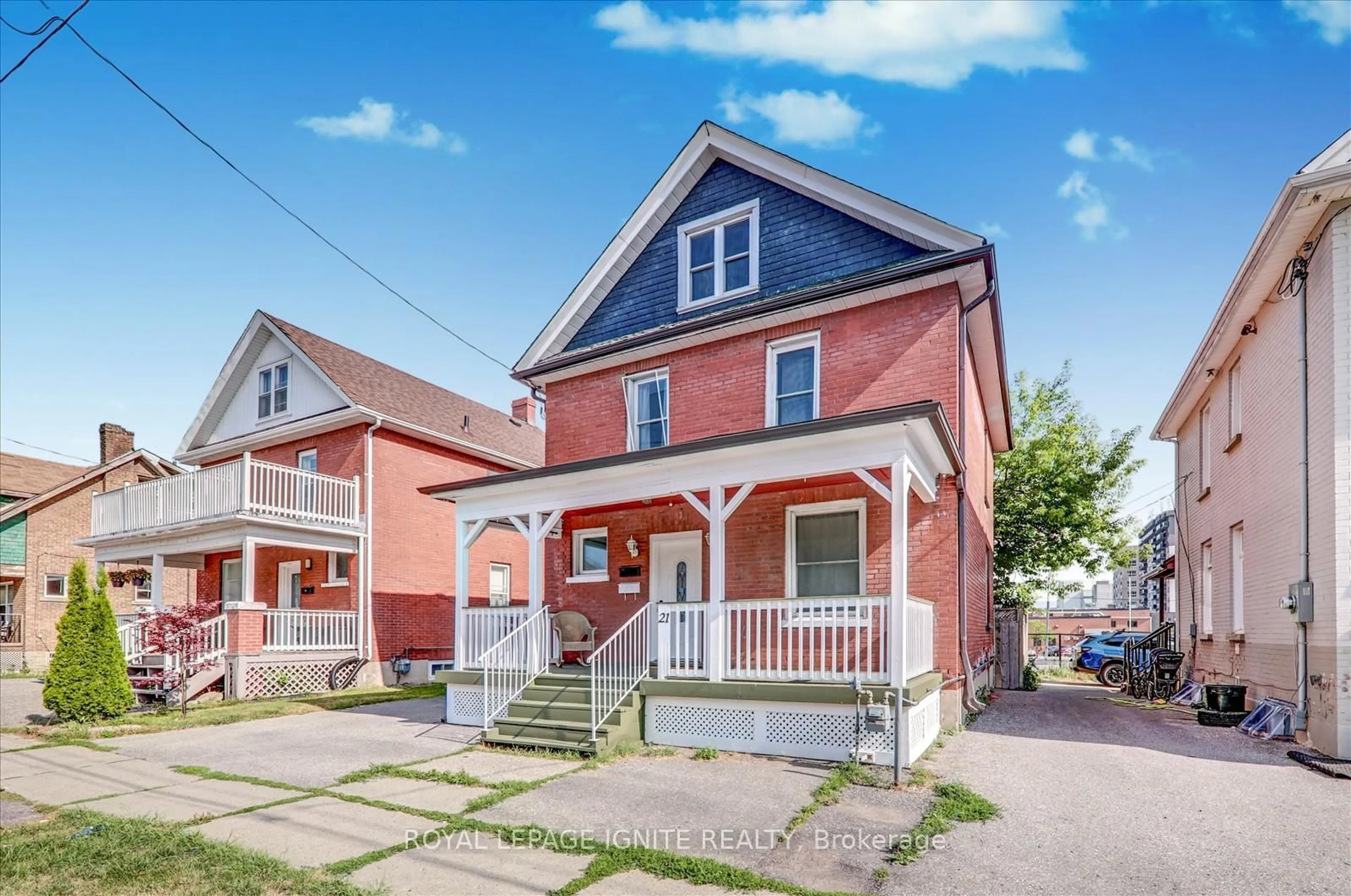 Home with brick exterior material, street for 21 Colborne St, Oshawa Ontario L1G 1L3
