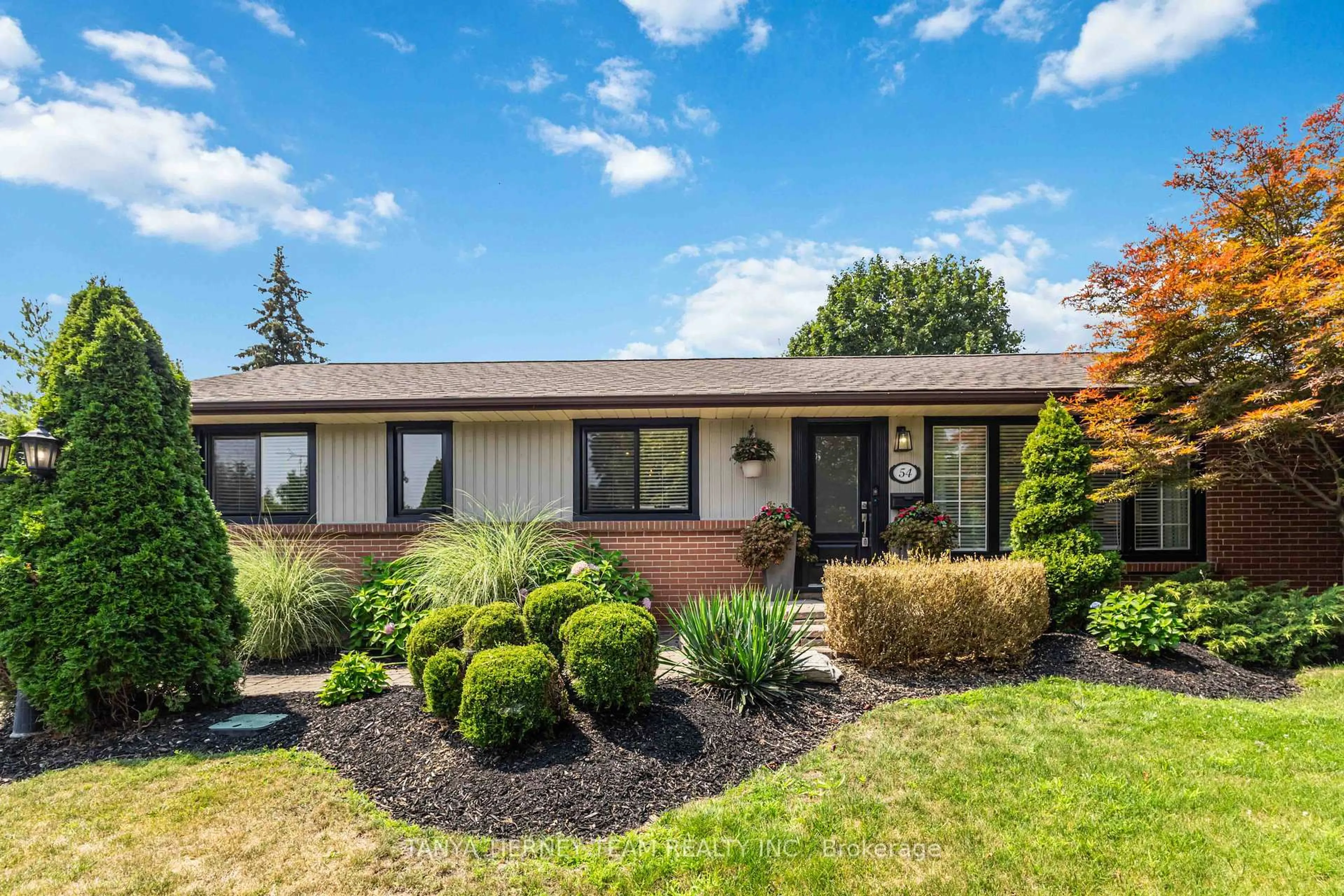 Home with vinyl exterior material, unknown for 54 Montgomery Ave, Whitby Ontario L1M 1B1