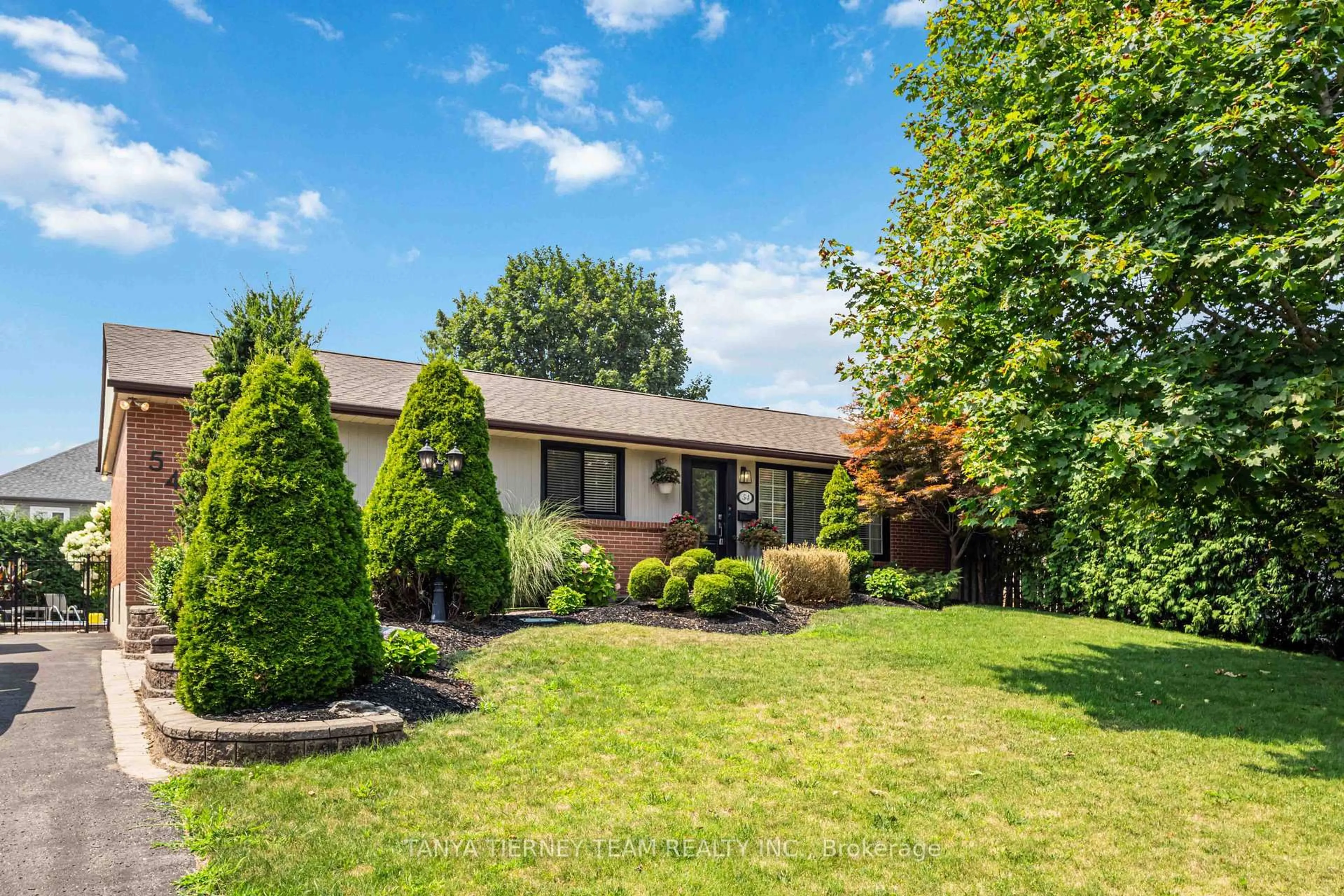 Home with vinyl exterior material, unknown for 54 Montgomery Ave, Whitby Ontario L1M 1B1