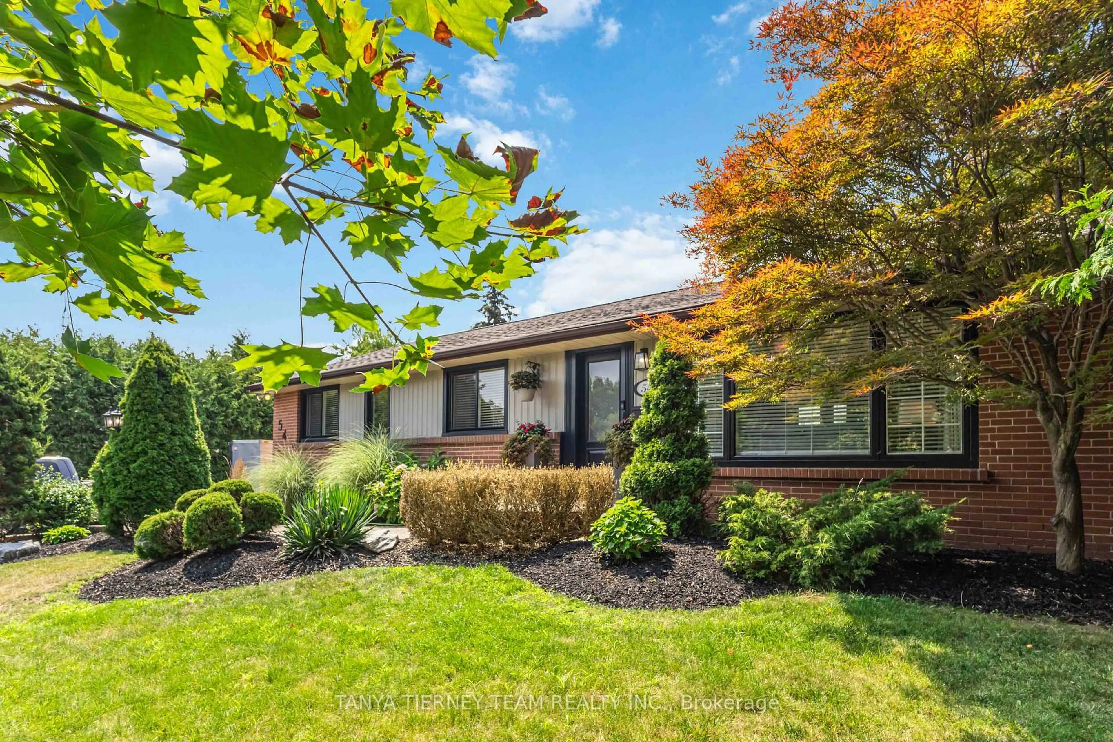 Home with vinyl exterior material, street for 54 Montgomery Ave, Whitby Ontario L1M 1B1