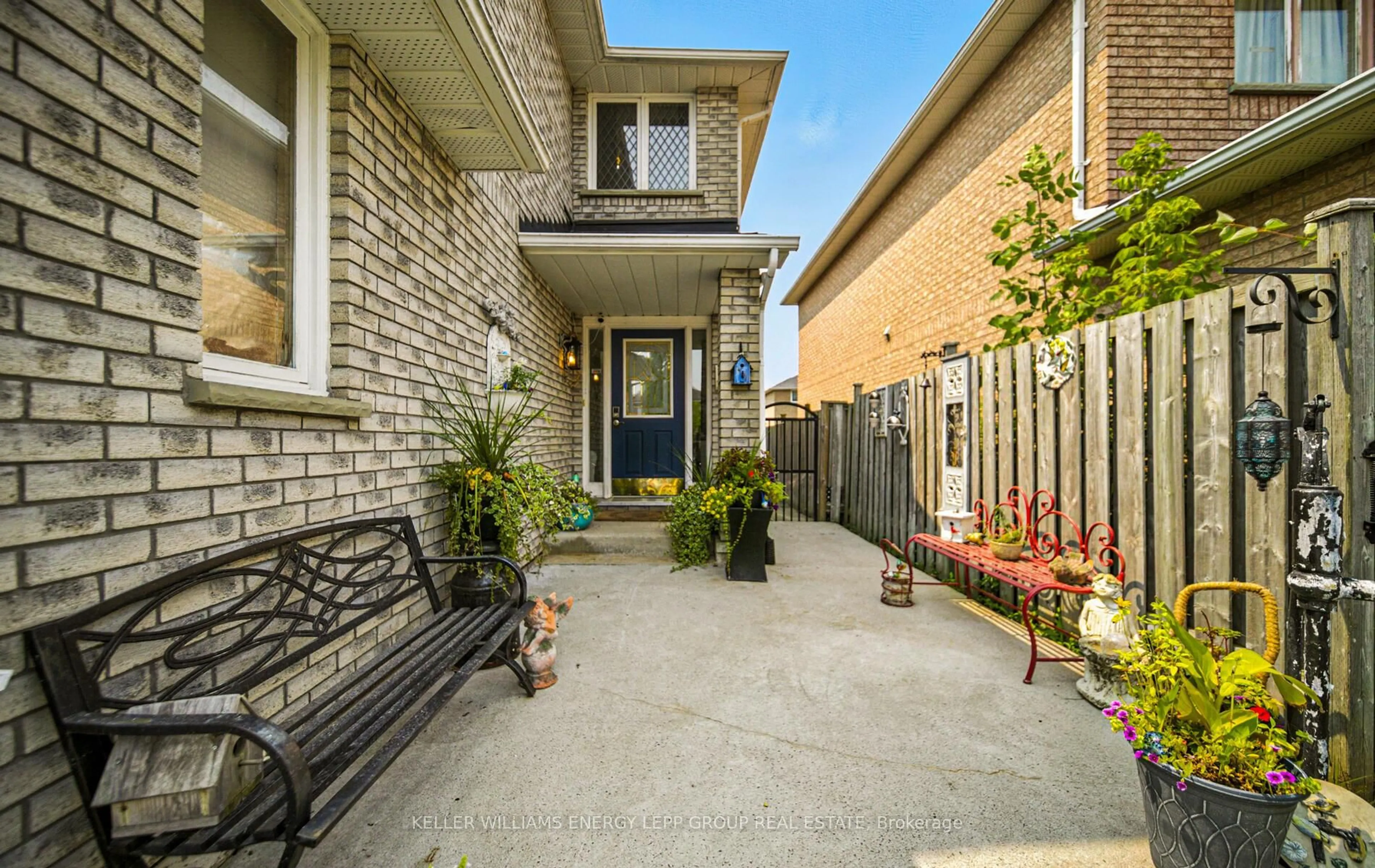 Patio, street for 85 Short Cres, Clarington Ontario L1E 2Z6