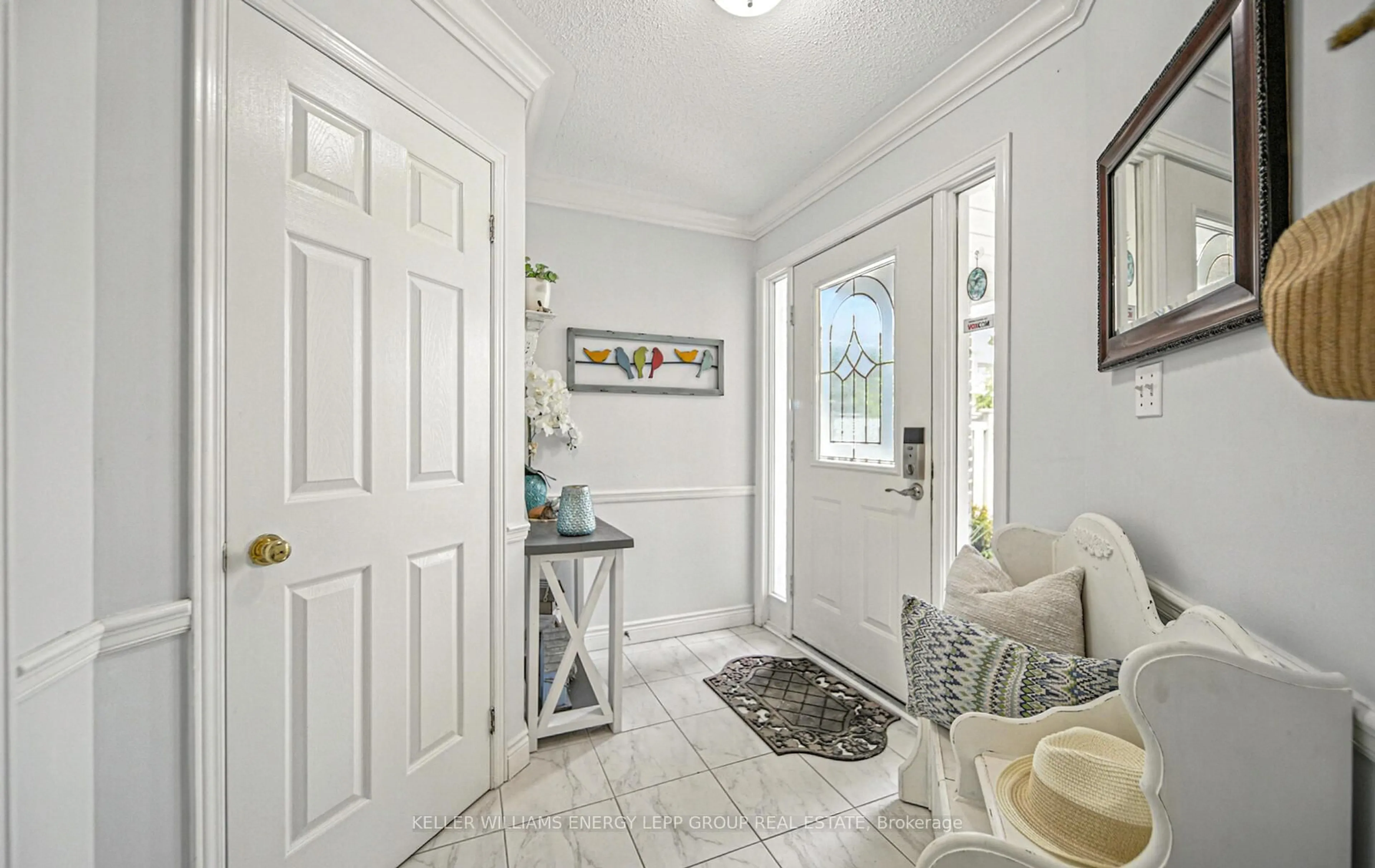 Indoor entryway for 85 Short Cres, Clarington Ontario L1E 2Z6