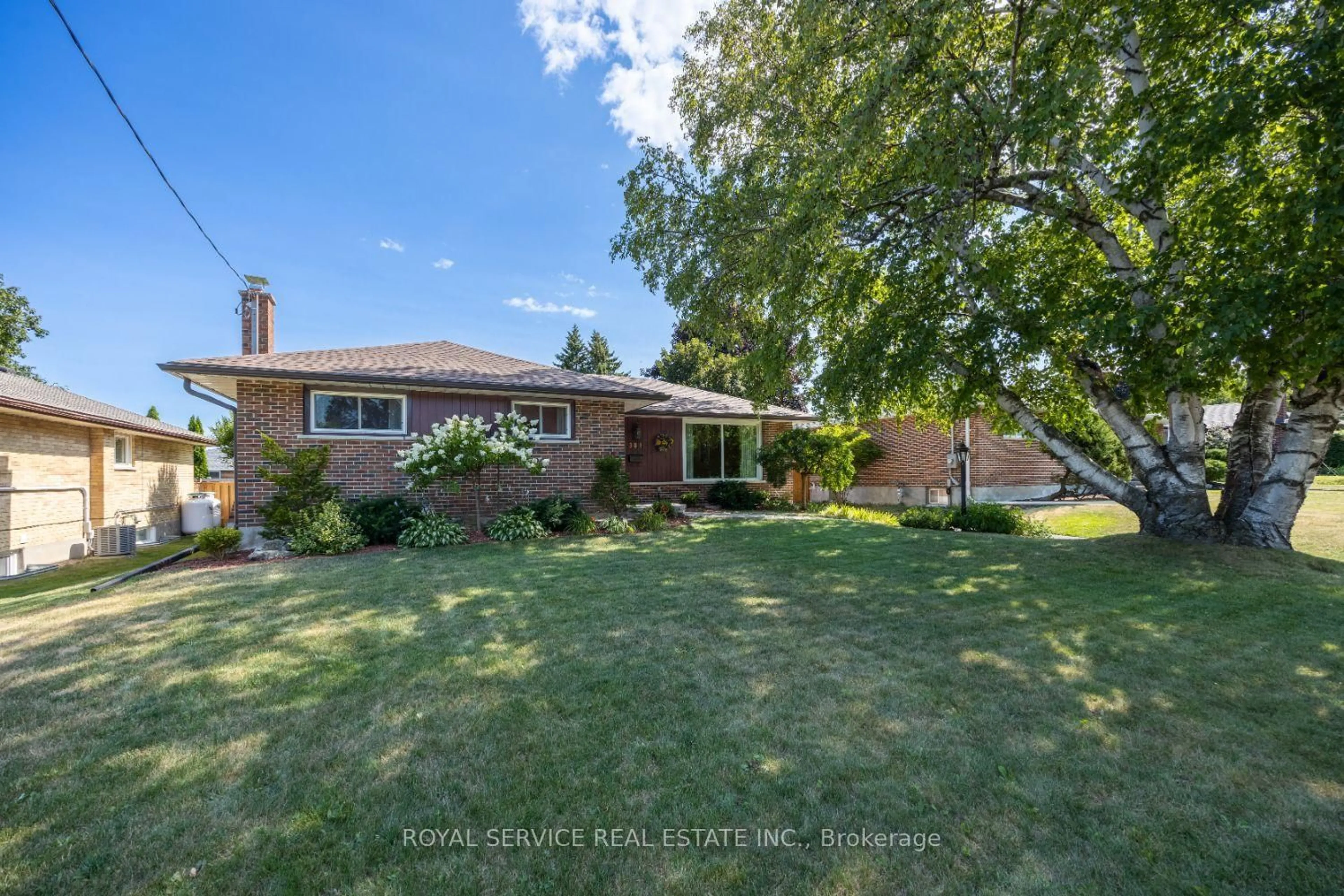 Home with brick exterior material, street for 389 Glencastle Ave, Oshawa Ontario L1J 3K7