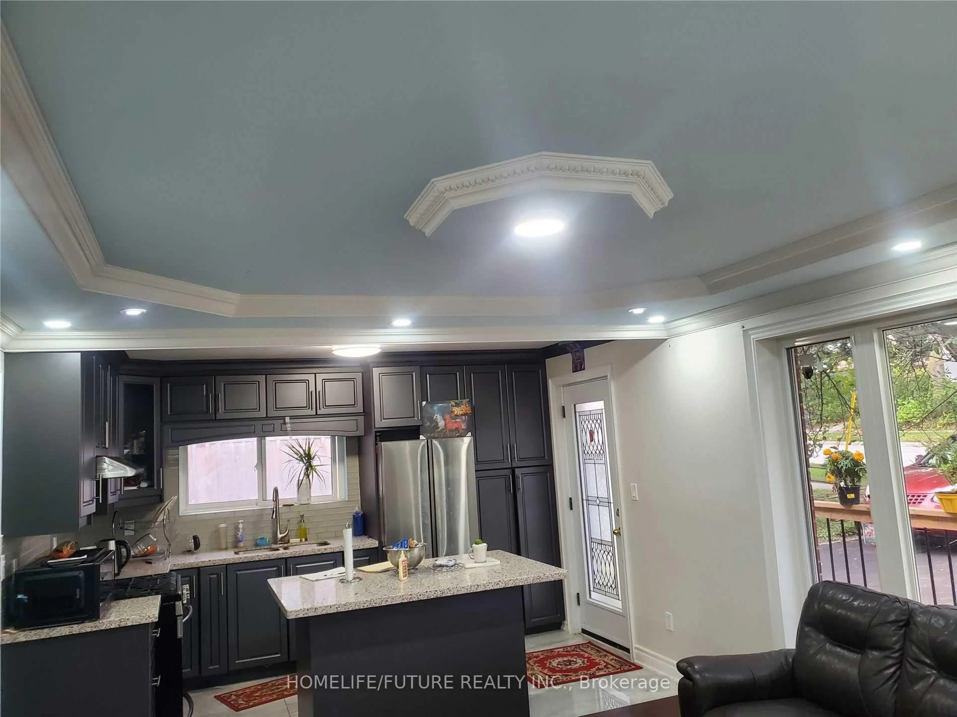 Open concept kitchen, unknown for 71 Mason Rd, Toronto Ontario M1M 3R3
