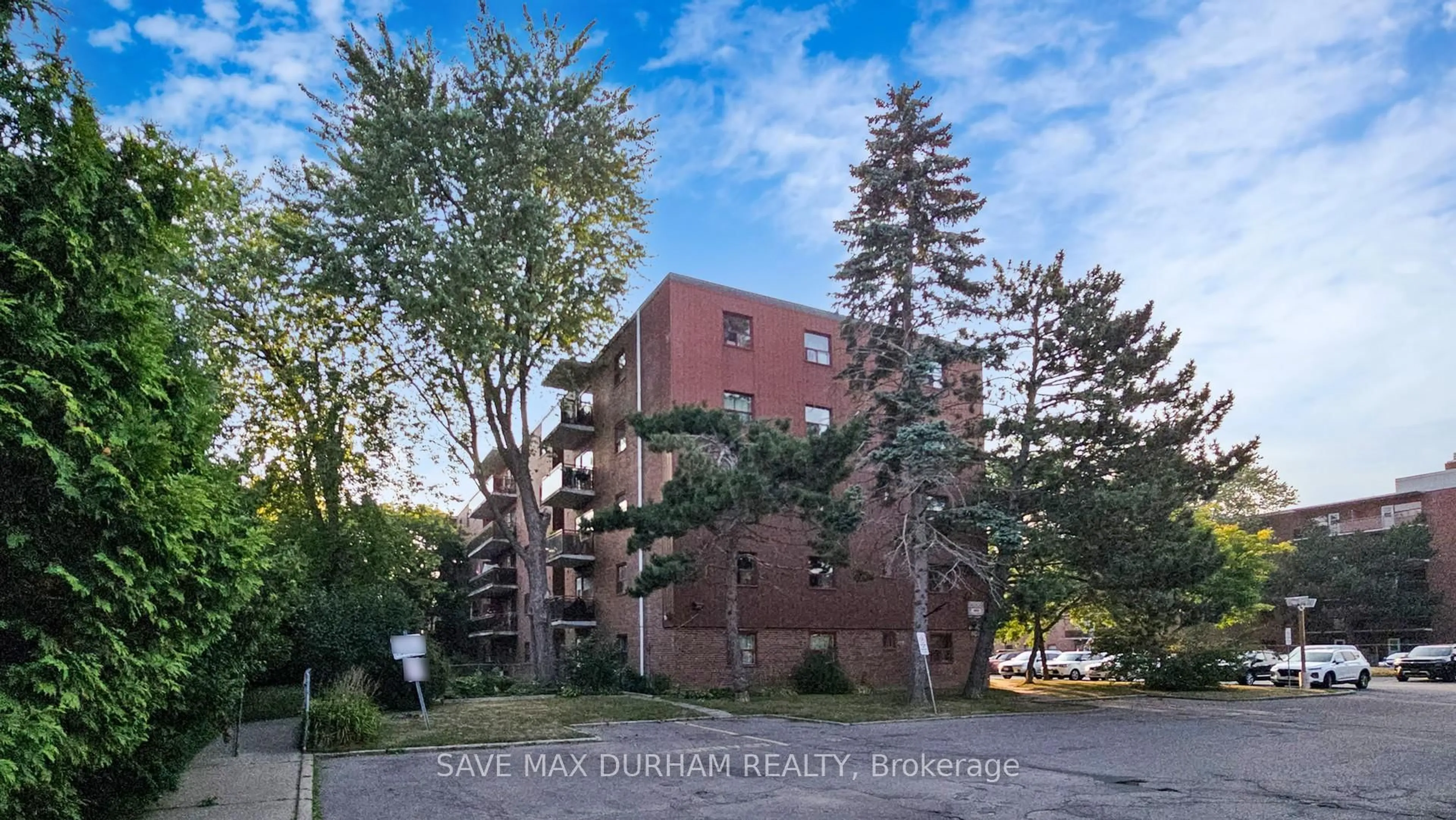 Patio, street for 900 Glen St #414, Oshawa Ontario L1J 5Z5