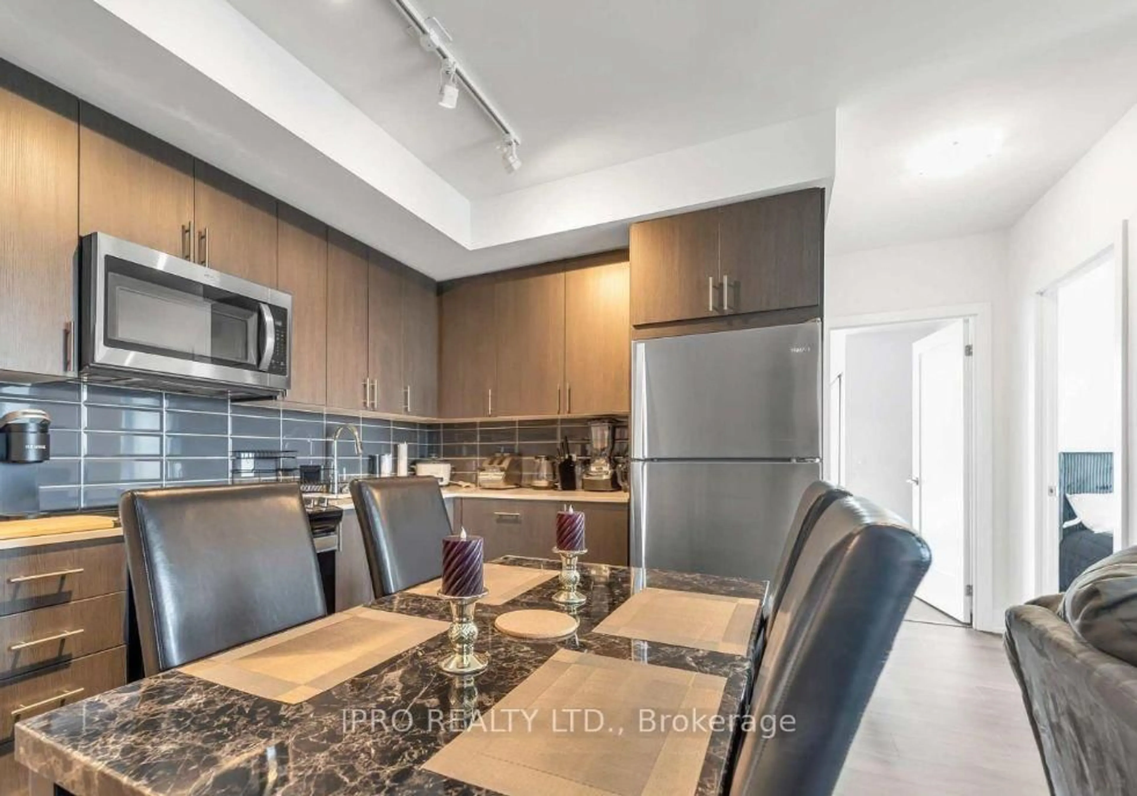Open concept kitchen, unknown for 2550 Simcoe St #1917, Oshawa Ontario L1L 0R5