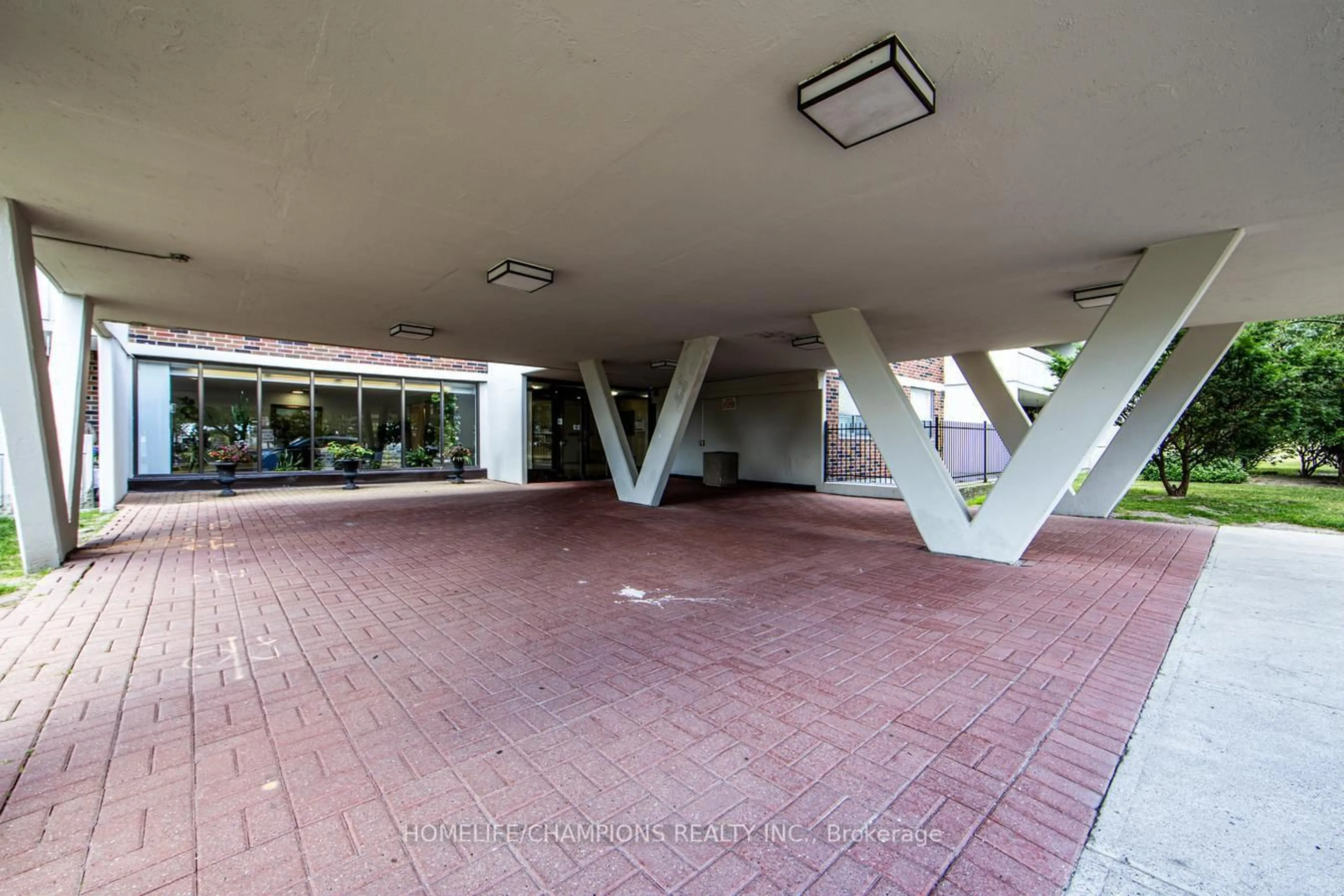 Indoor foyer for 301 Prudential Dr #804, Toronto Ontario M1P 4V3