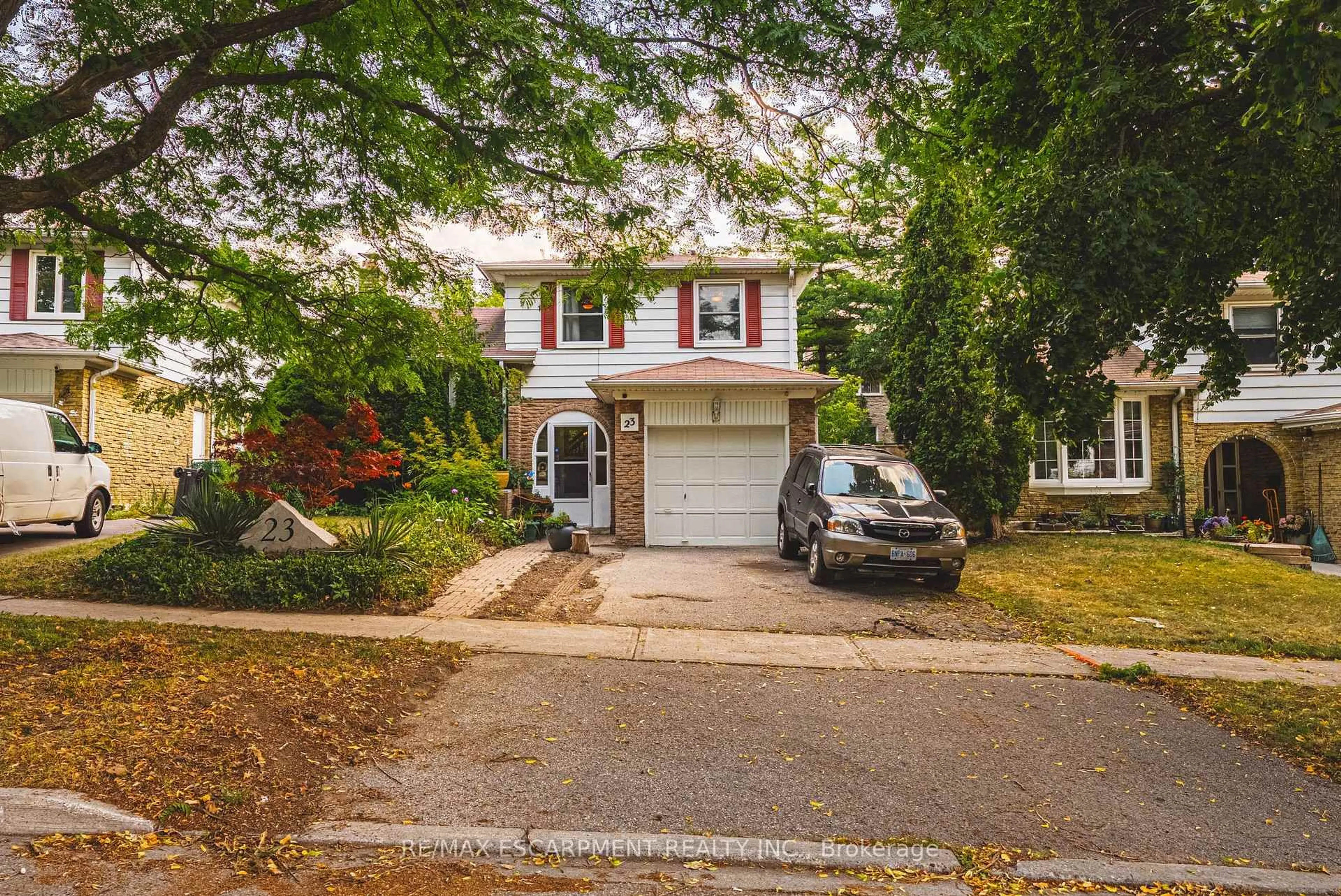 Home with vinyl exterior material, street for 23 KENHATCH Blvd, Toronto Ontario M1S 3X9