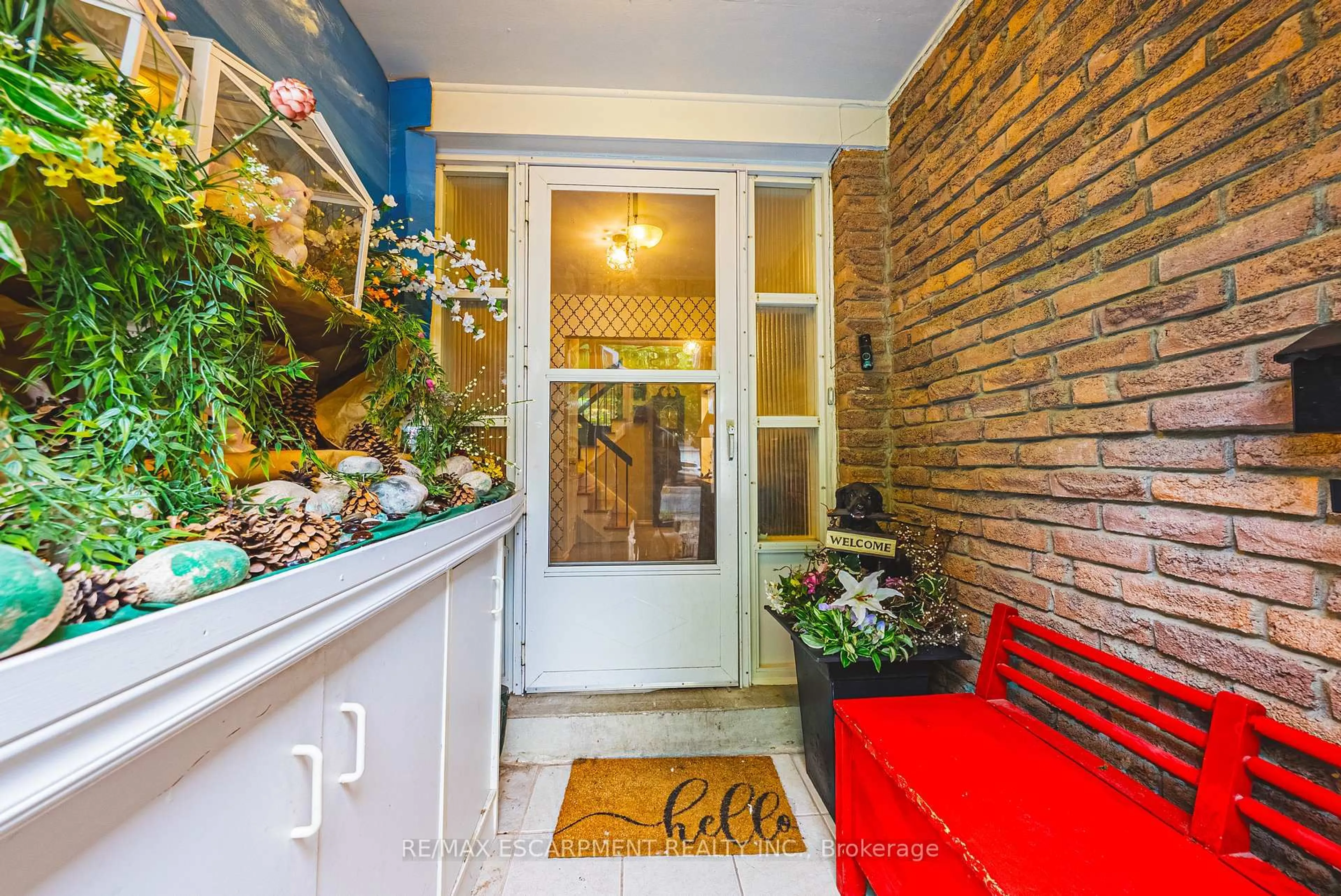 Indoor entryway for 23 KENHATCH Blvd, Toronto Ontario M1S 3X9