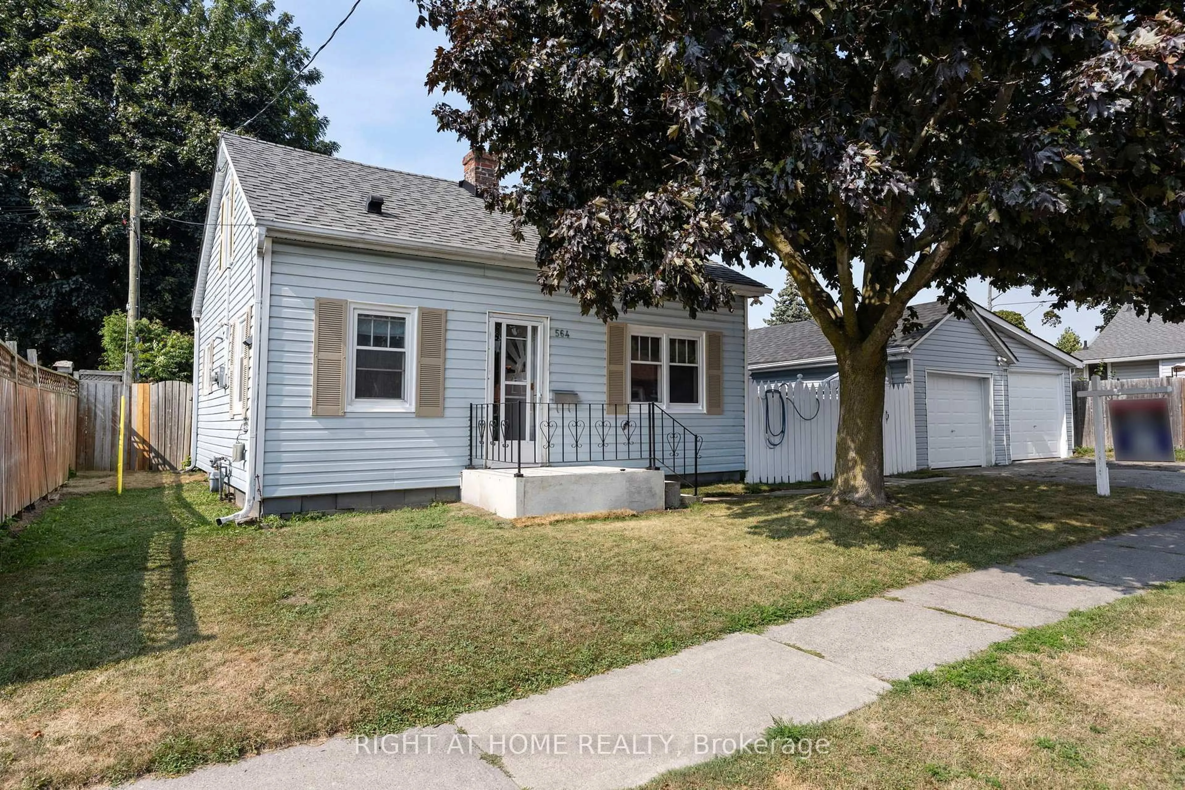 Home with vinyl exterior material, street for 564 Taylor Ave, Oshawa Ontario L1H 2E6
